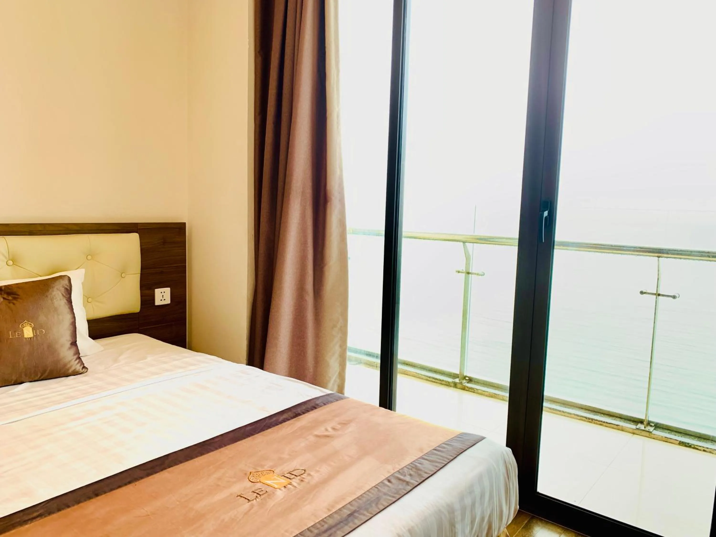 Bed in Lenid Ocean View Hotel