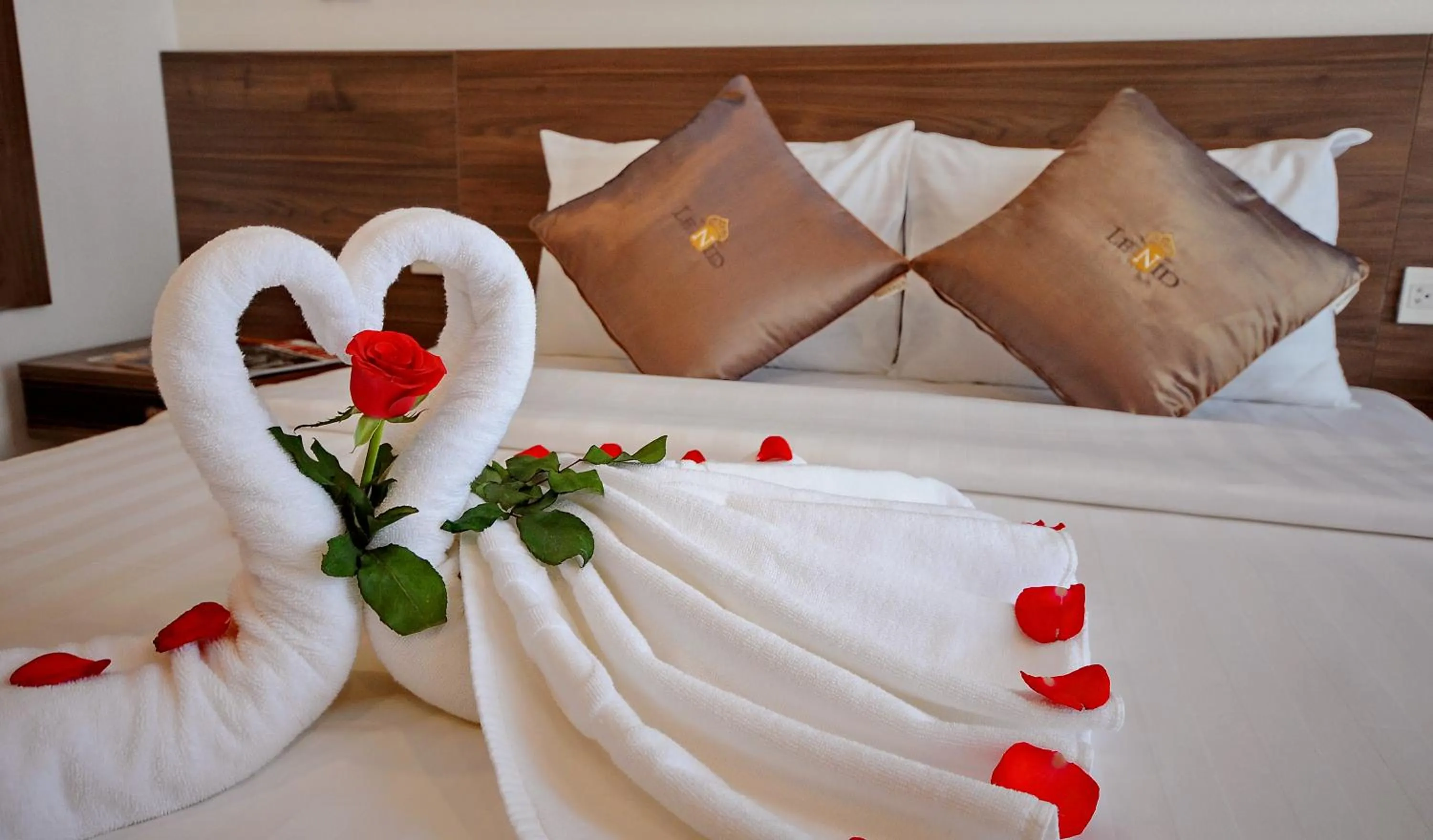 Bed in Lenid Ocean View Hotel