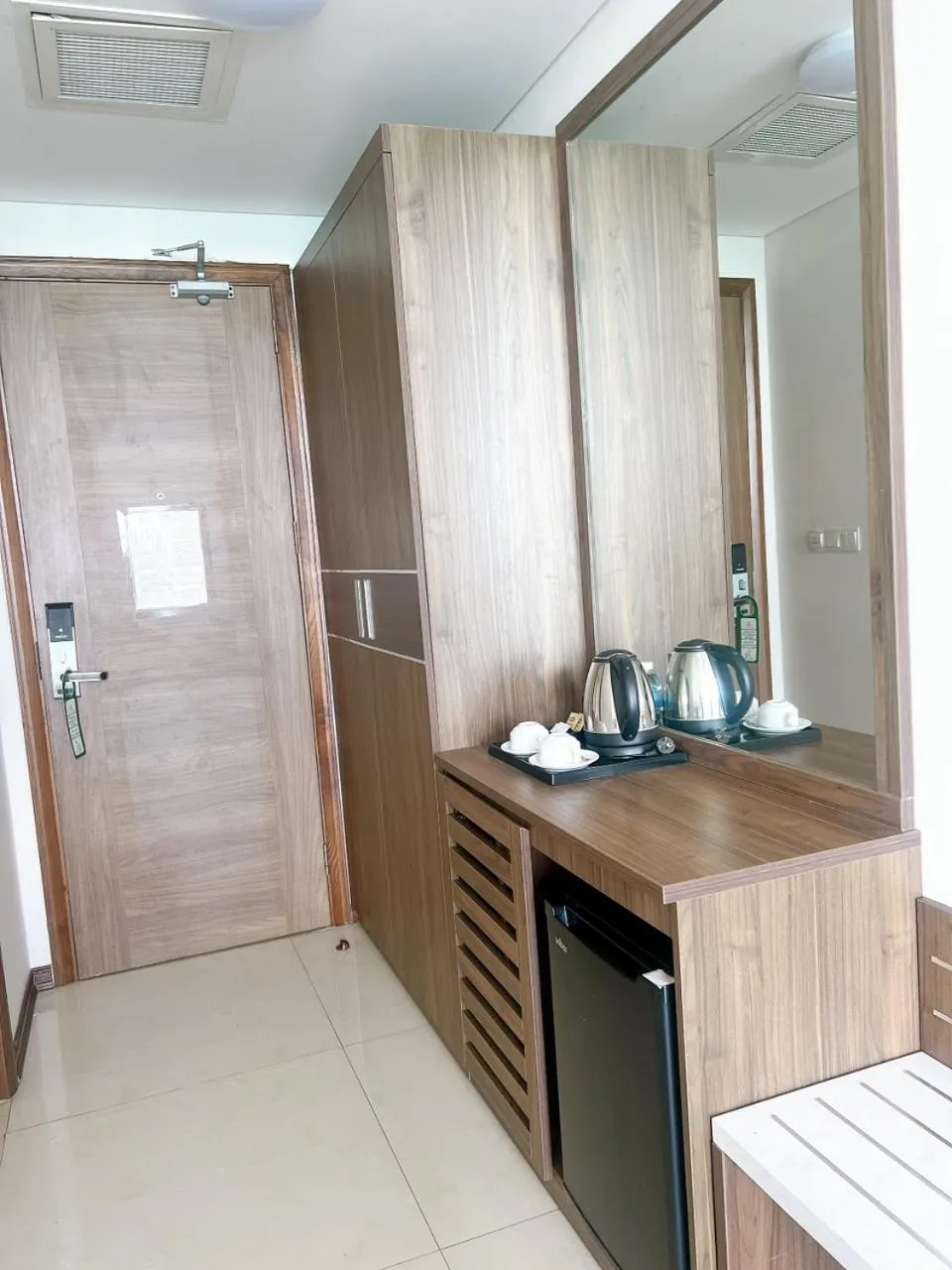 wardrobe in Lenid Ocean View Hotel