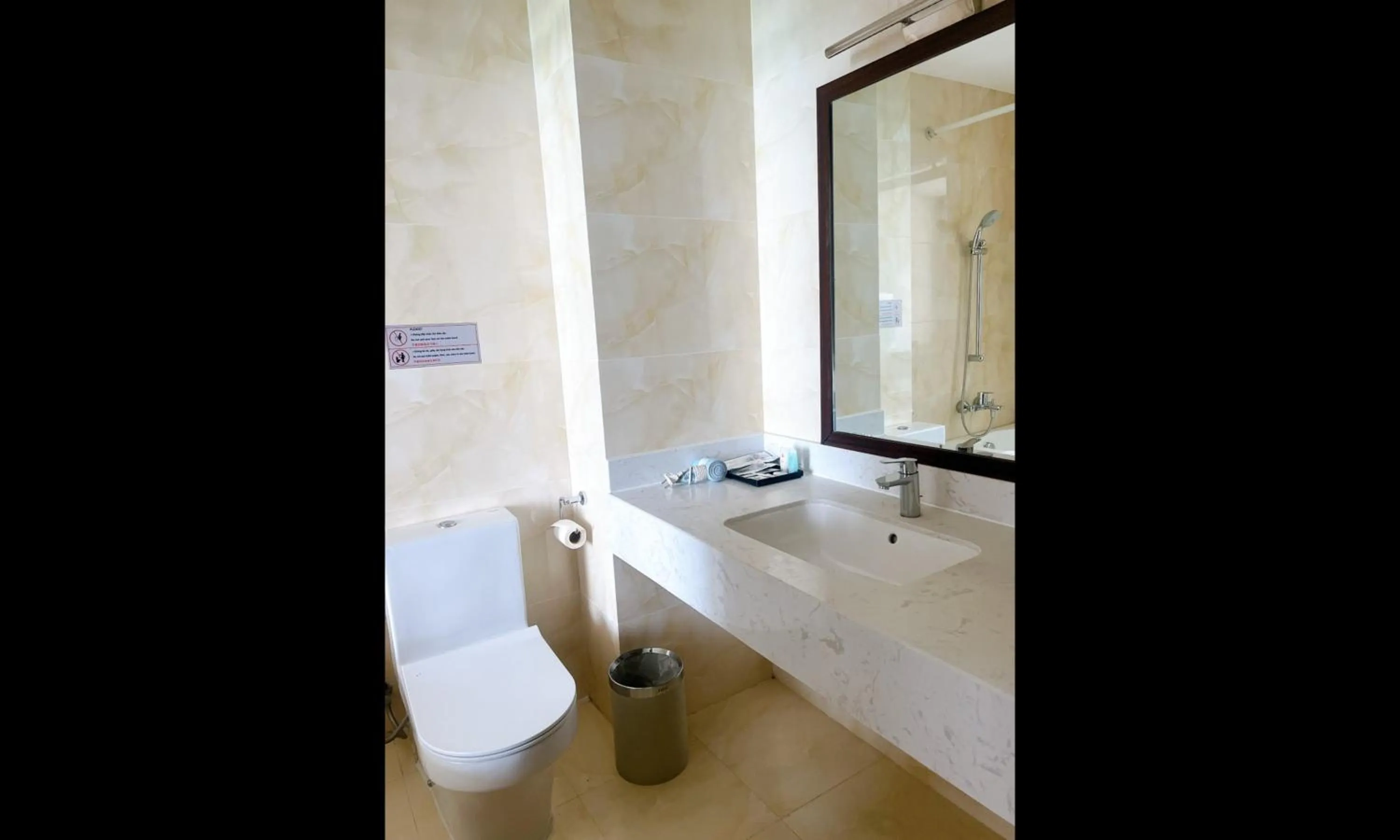 Bathroom in Lenid Ocean View Hotel