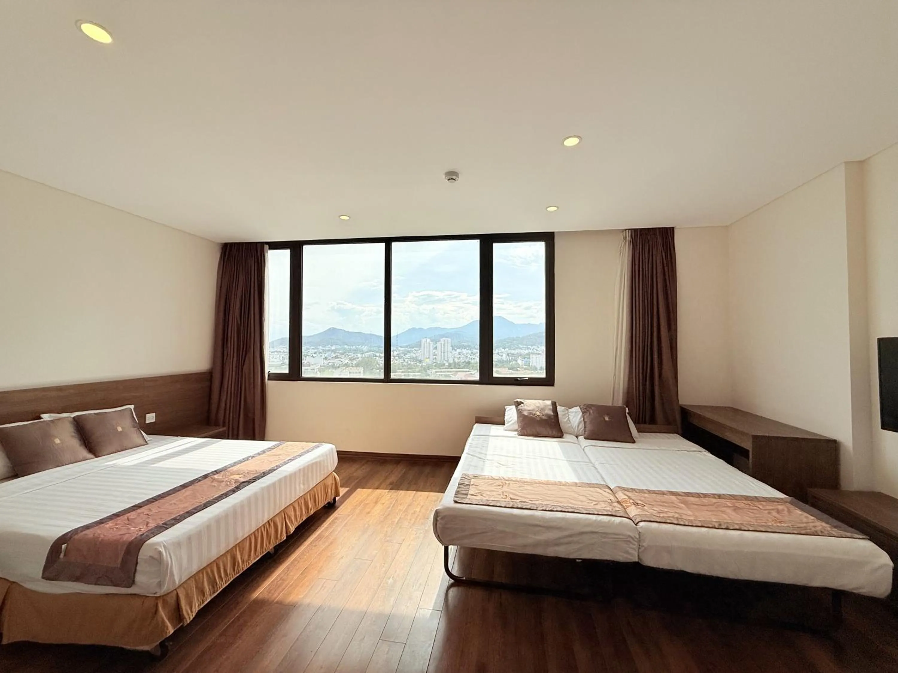 Bed in Lenid Ocean View Hotel