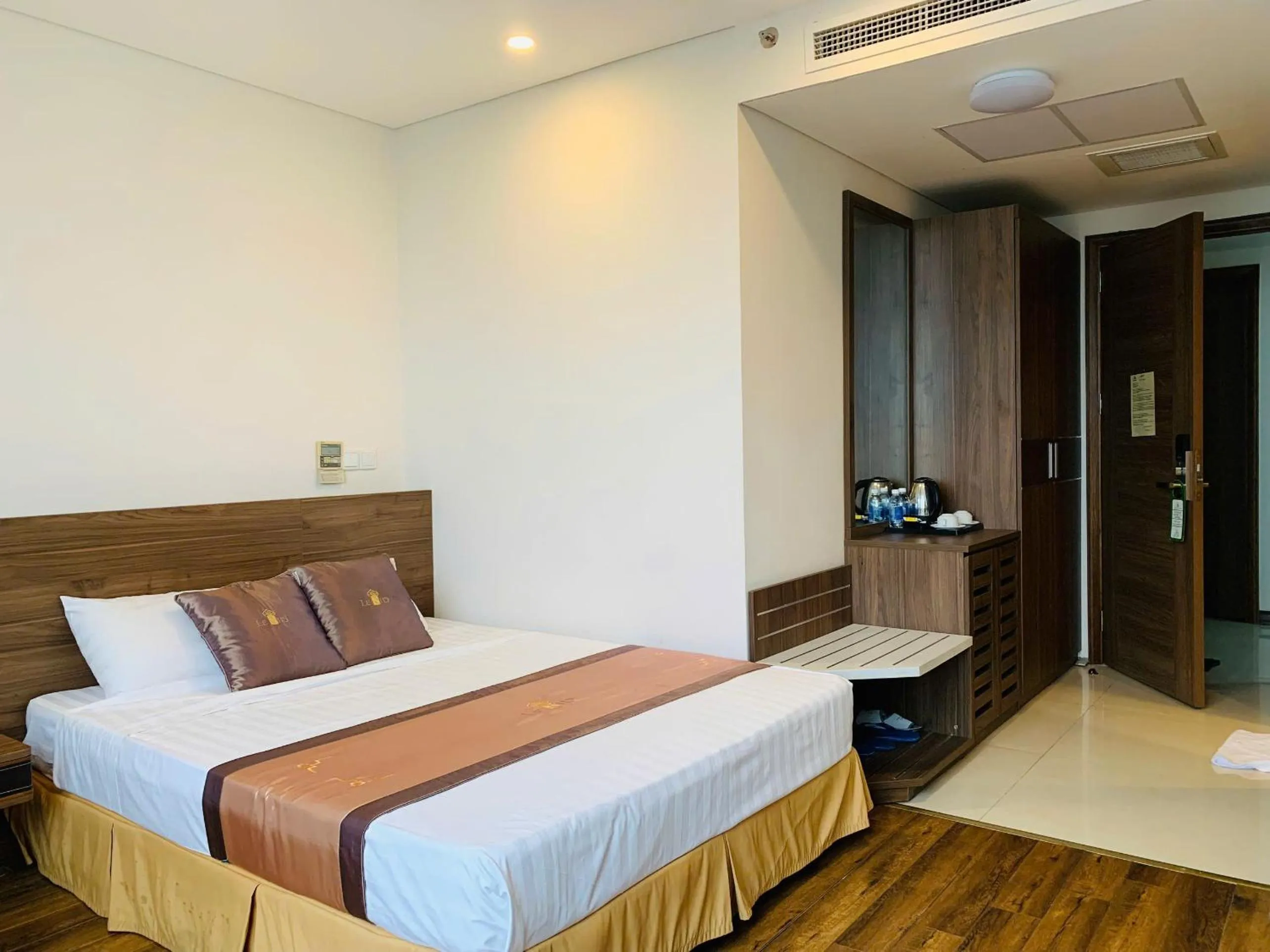 Bed in Lenid Ocean View Hotel