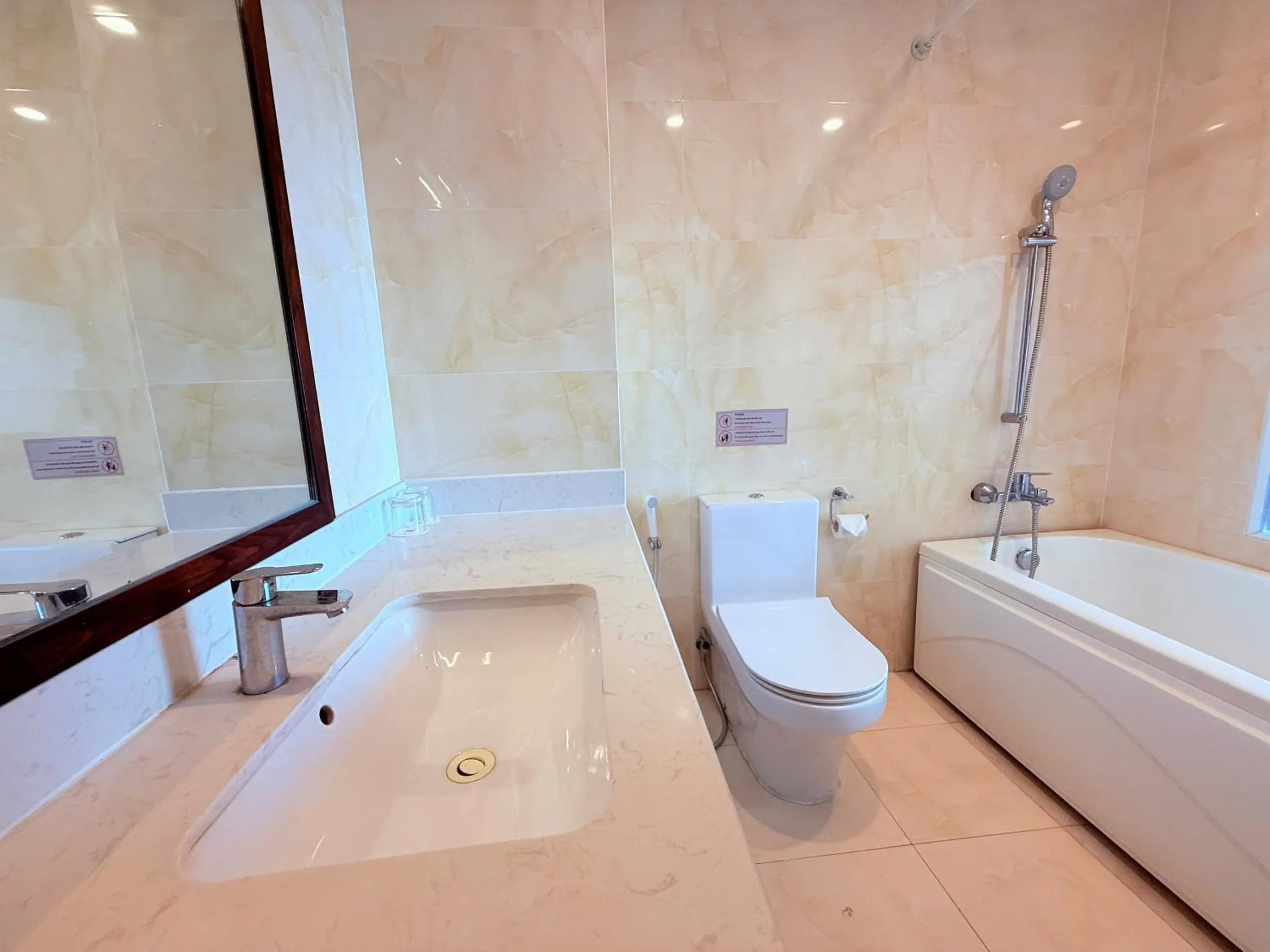 Shower in Lenid Ocean View Hotel