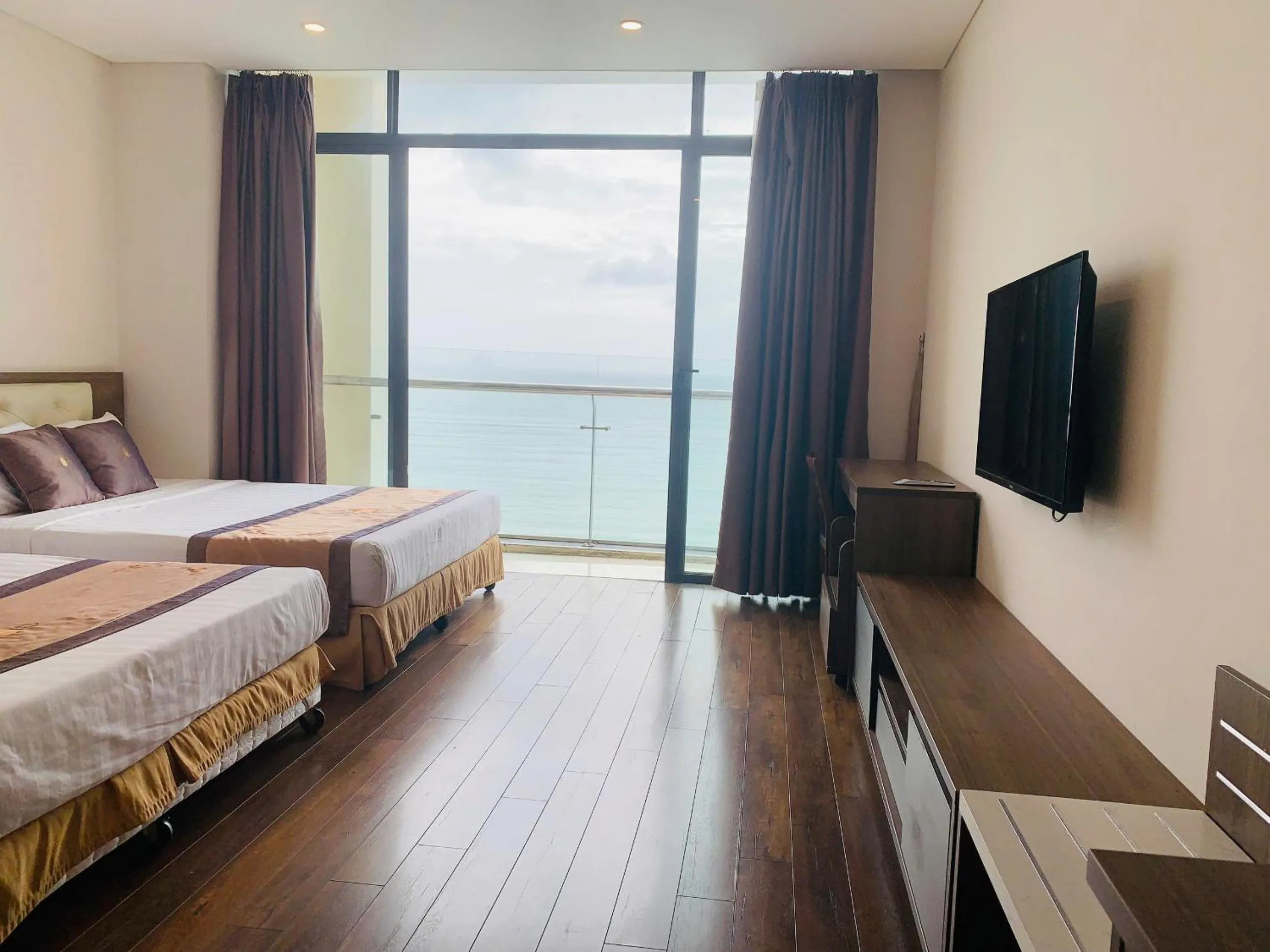 Communal lounge/ TV room, Bed in Lenid Ocean View Hotel