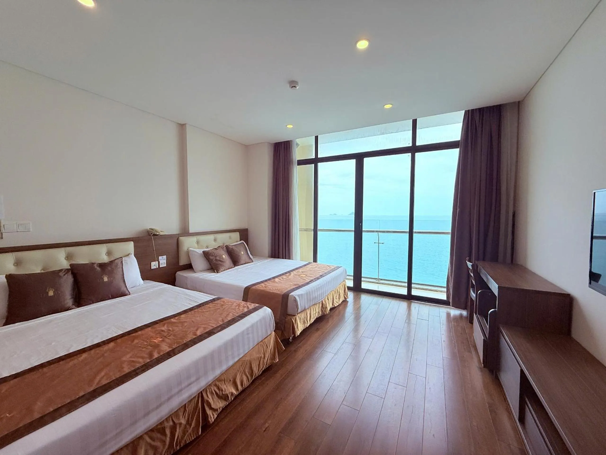Communal lounge/ TV room, Bed in Lenid Ocean View Hotel