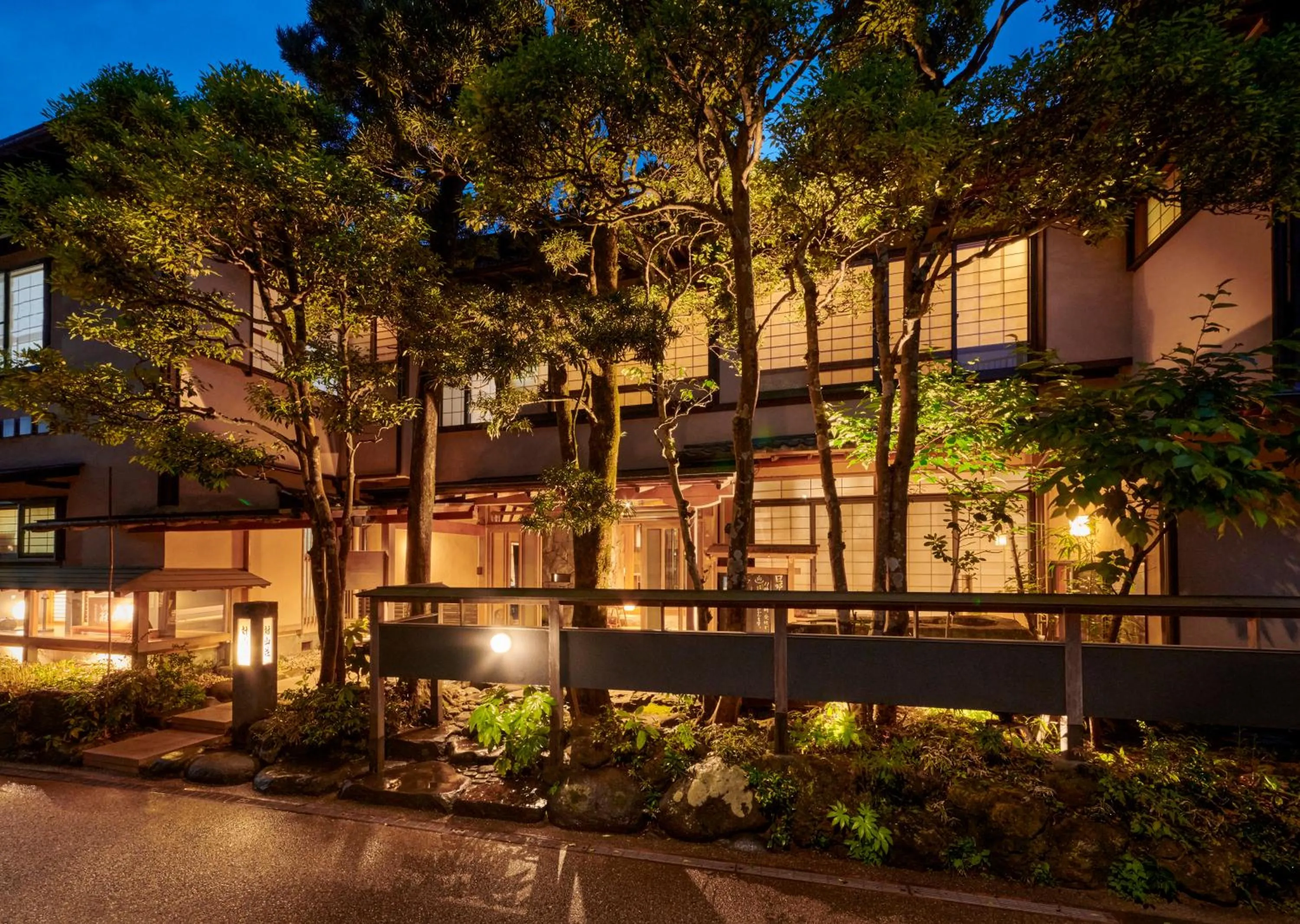 Property building in AKARI et KAORI formerly Taizanso