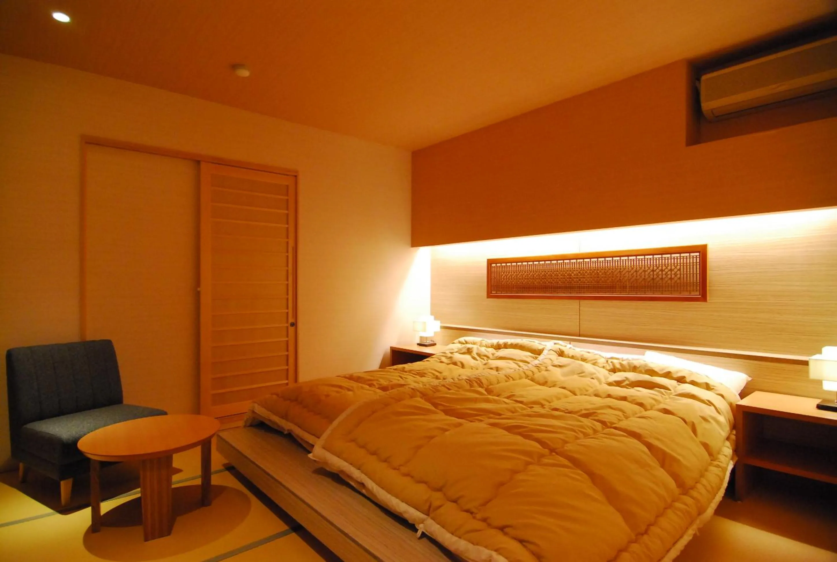 Photo of the whole room, Bed in AKARI et KAORI formerly Taizanso