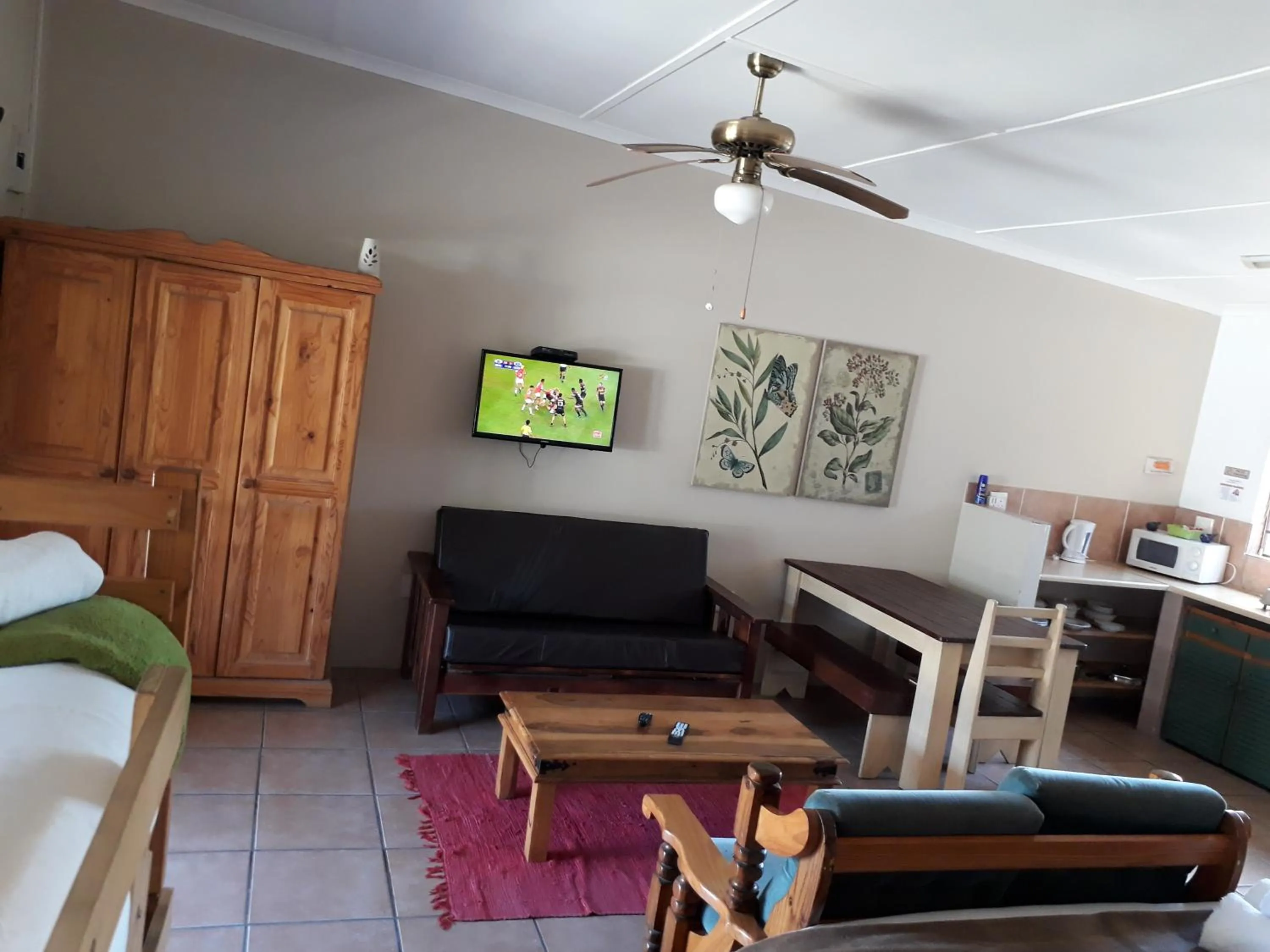 TV and multimedia in Tourist Lodge Gansbaai