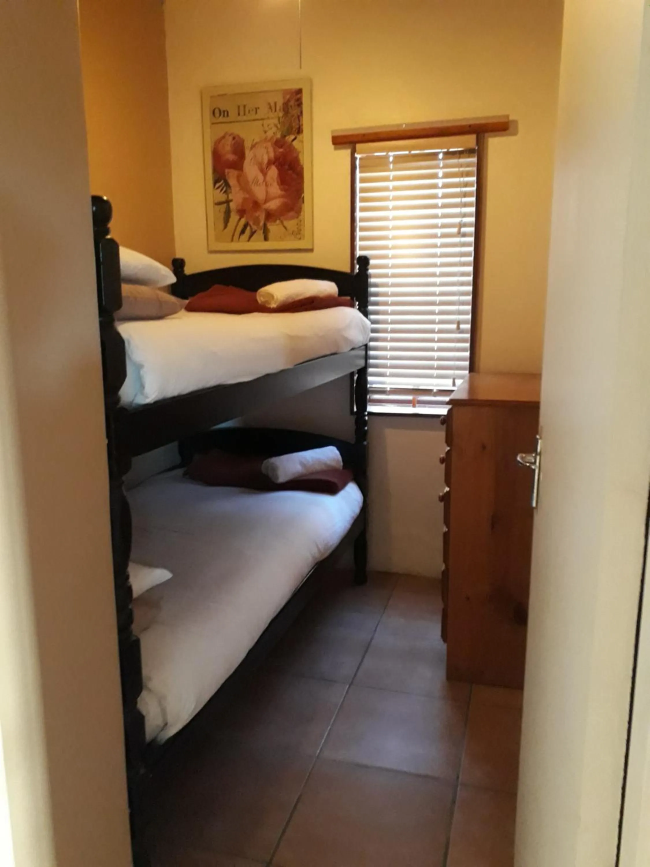 bunk bed, Bed in Tourist Lodge Gansbaai