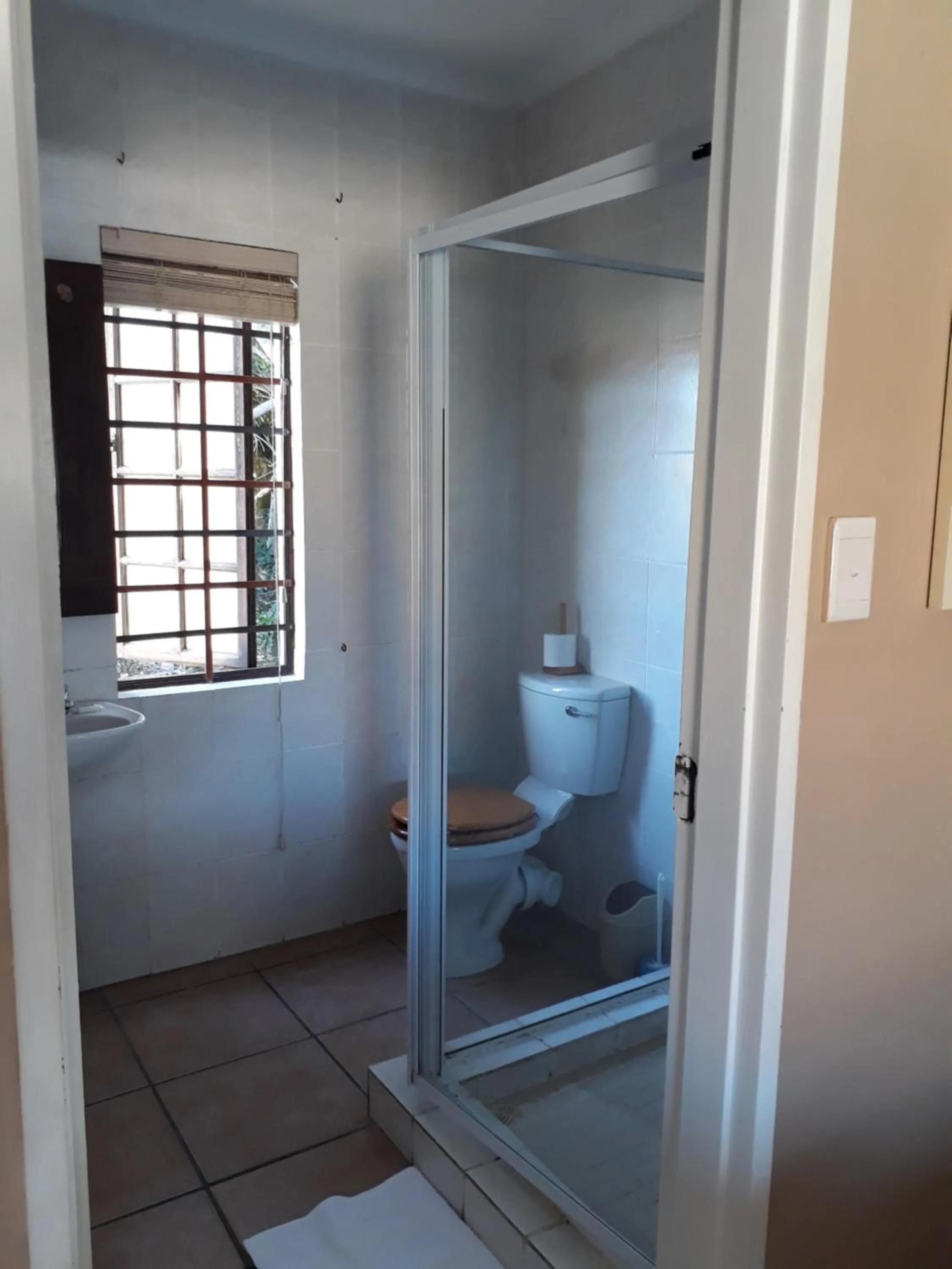 Toilet in Tourist Lodge Gansbaai