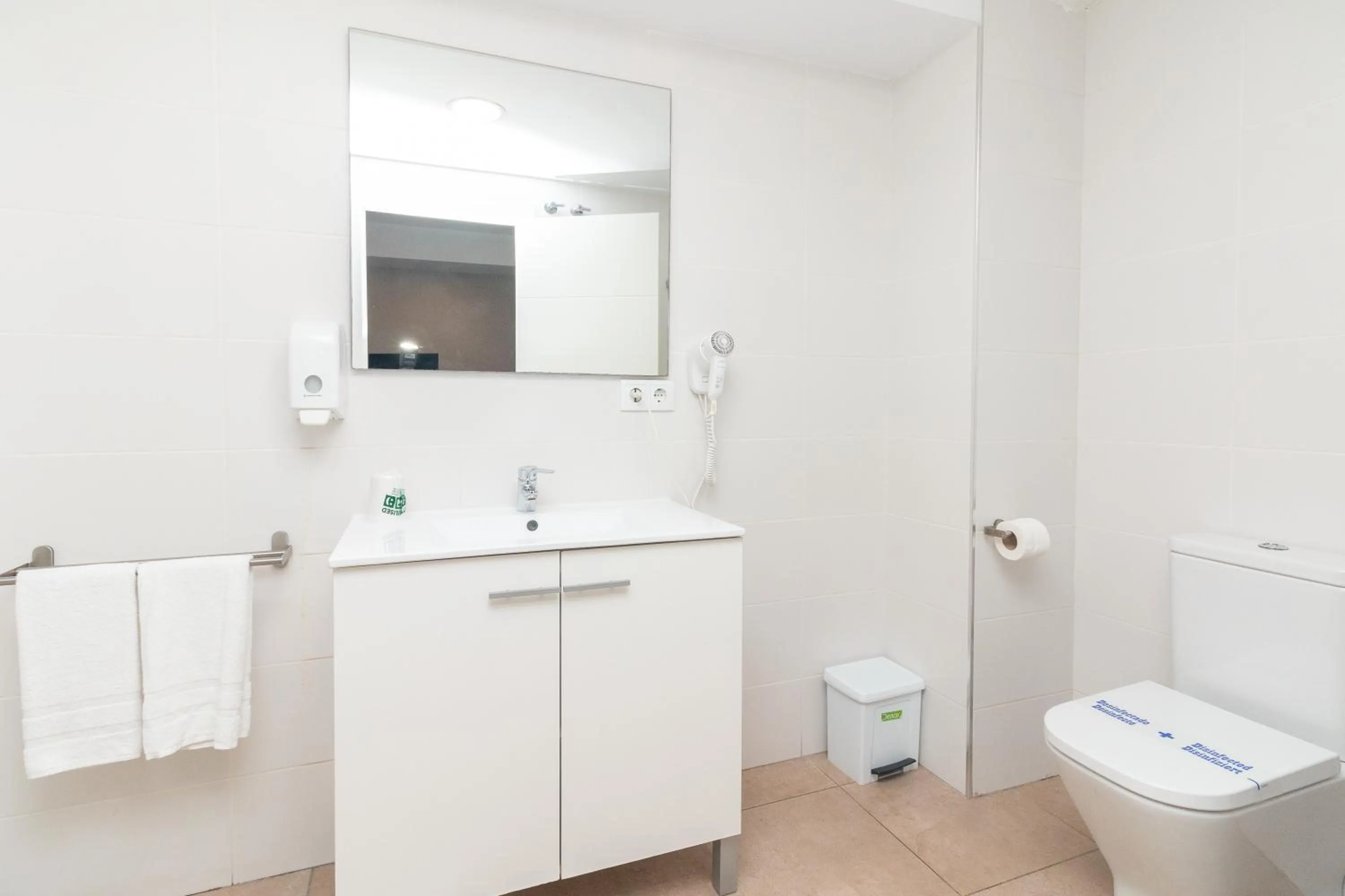 Bathroom in BET Apartments - Abastos