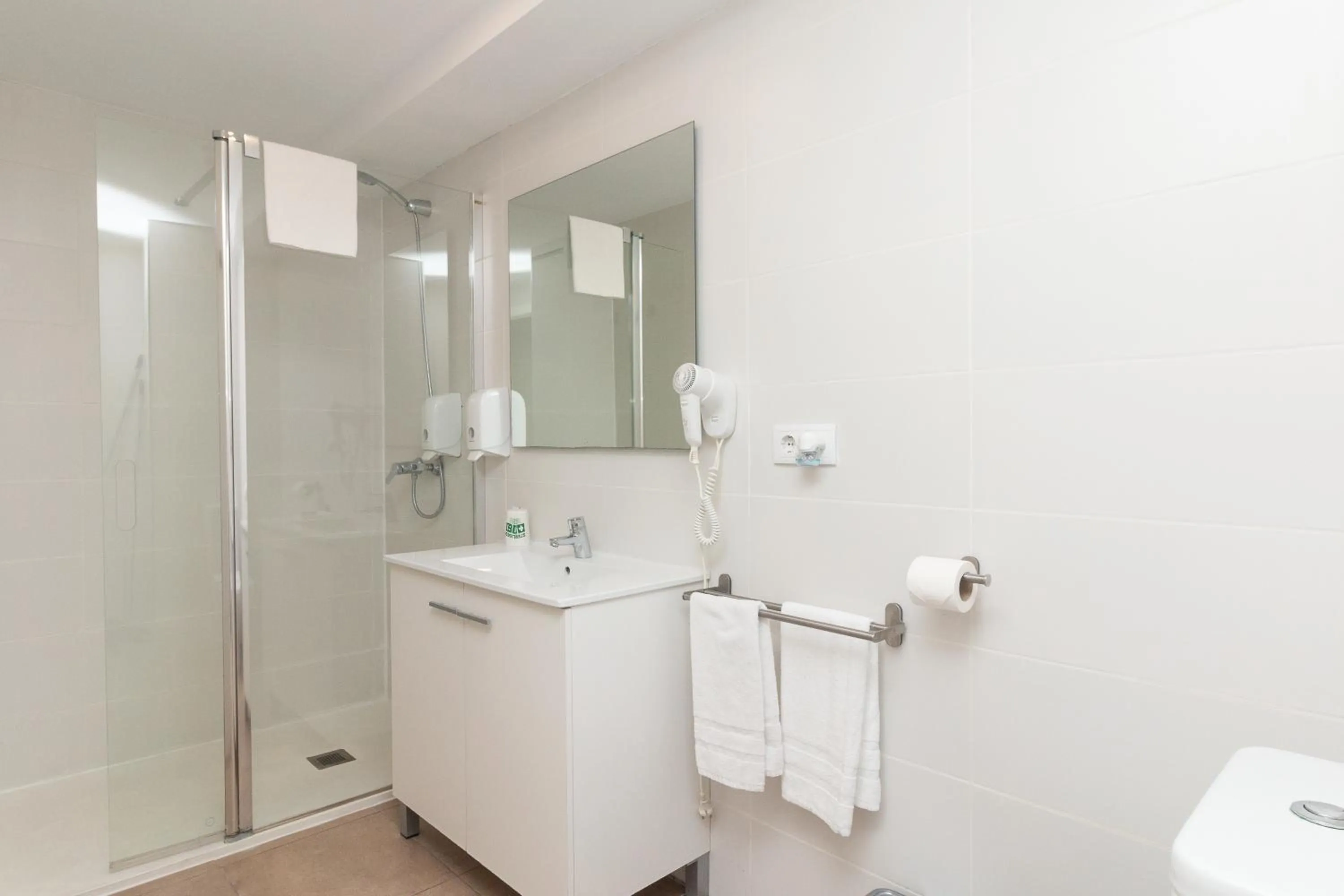 Shower in BET Apartments - Abastos