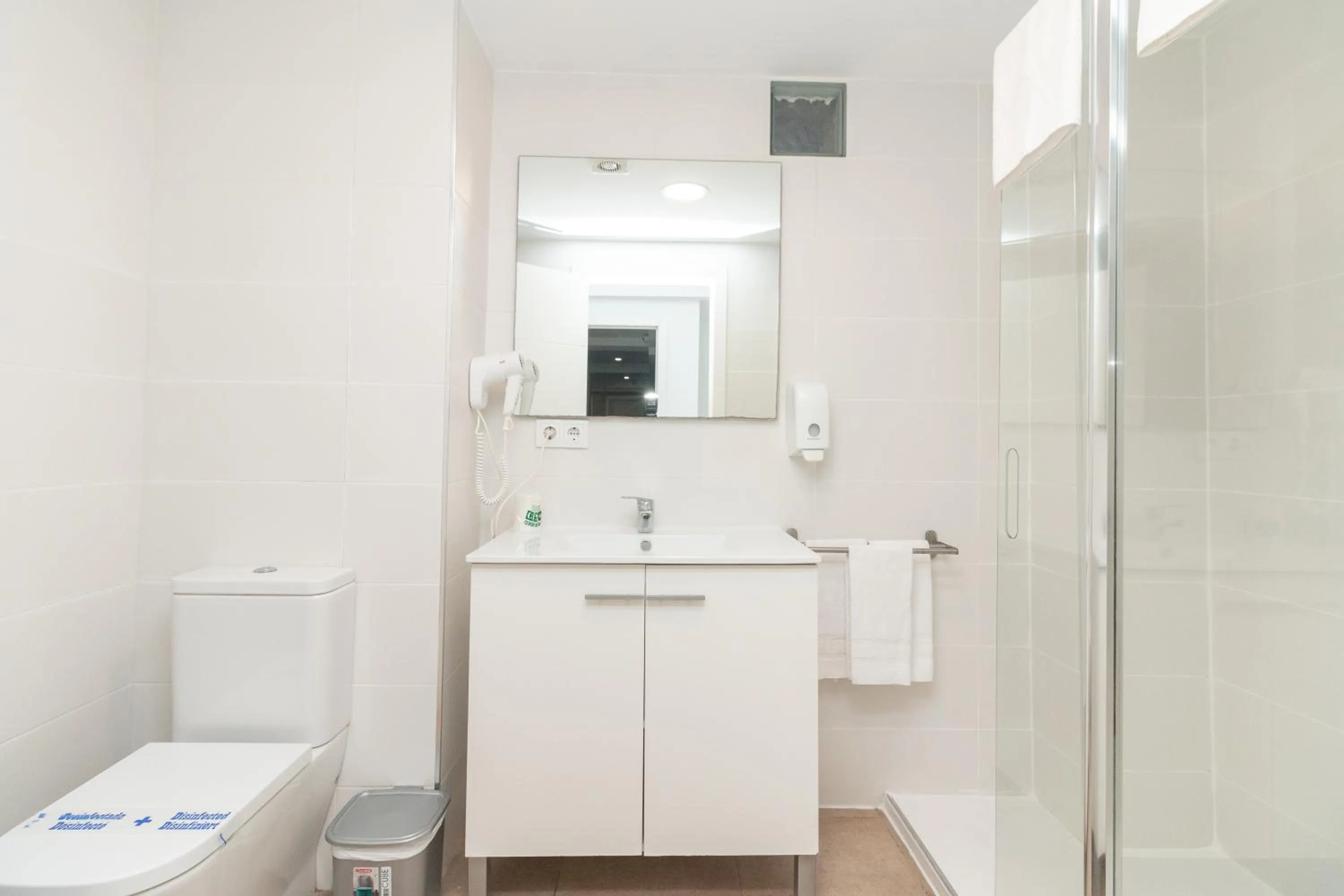 Shower in BET Apartments - Abastos