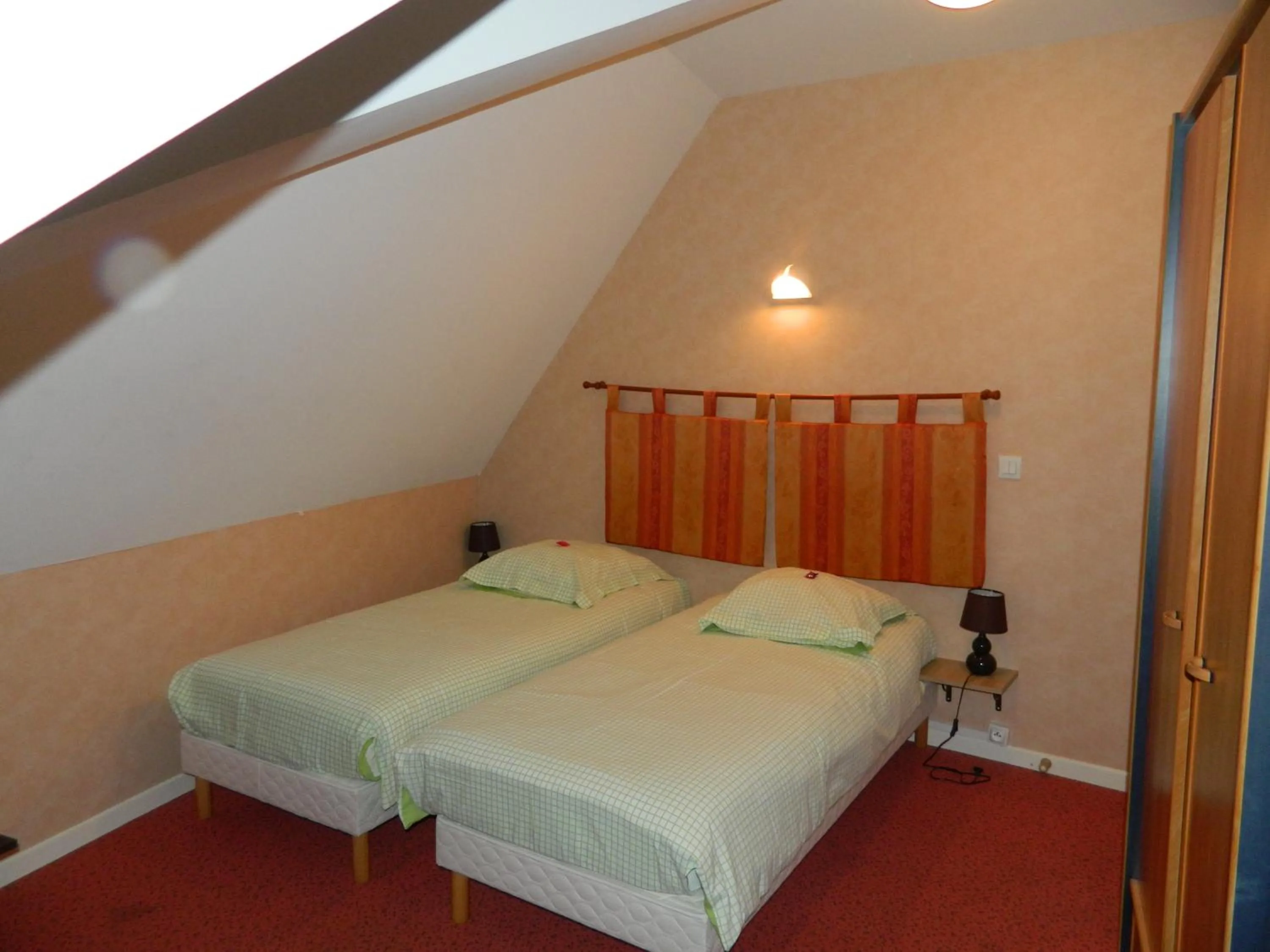 Bedroom in Le Lion D'or