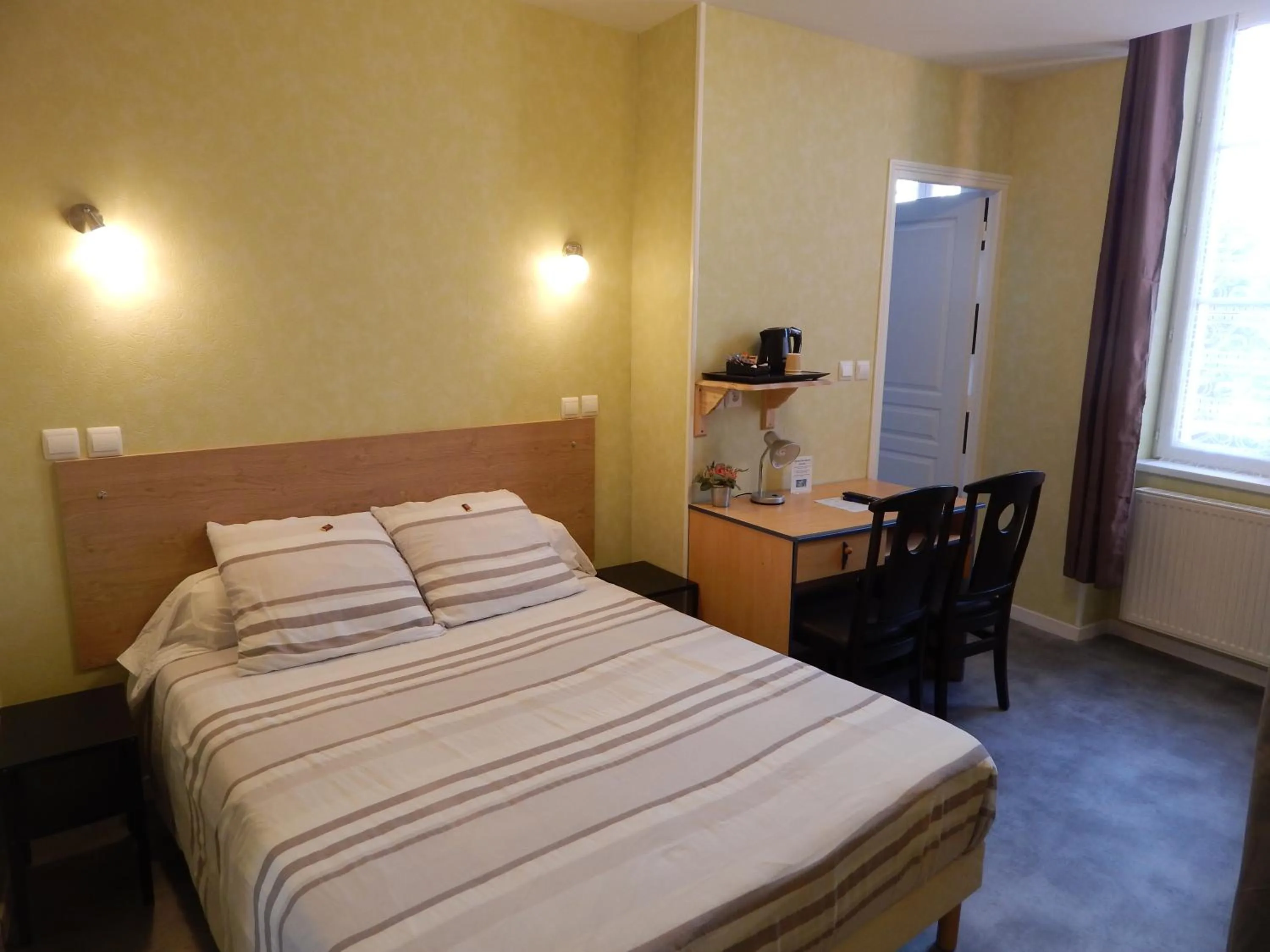 Photo of the whole room in Le Lion D'or