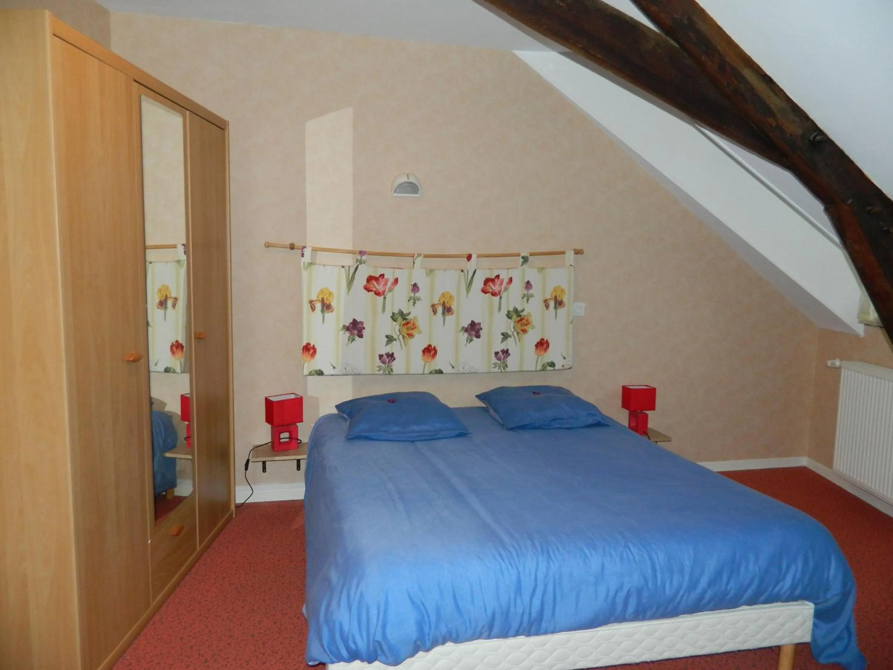 Bedroom in Le Lion D'or