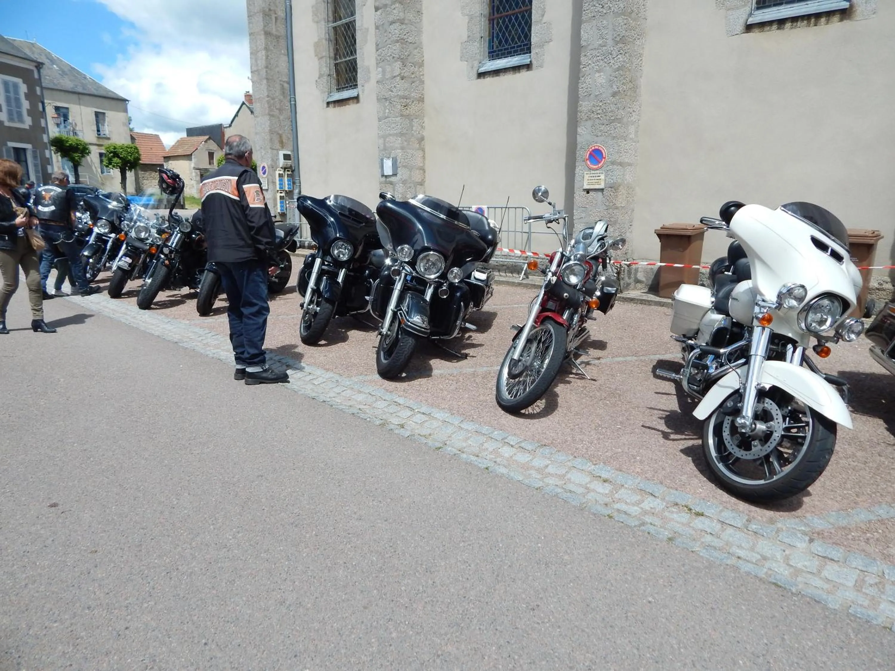 group of guests in Le Lion D'or