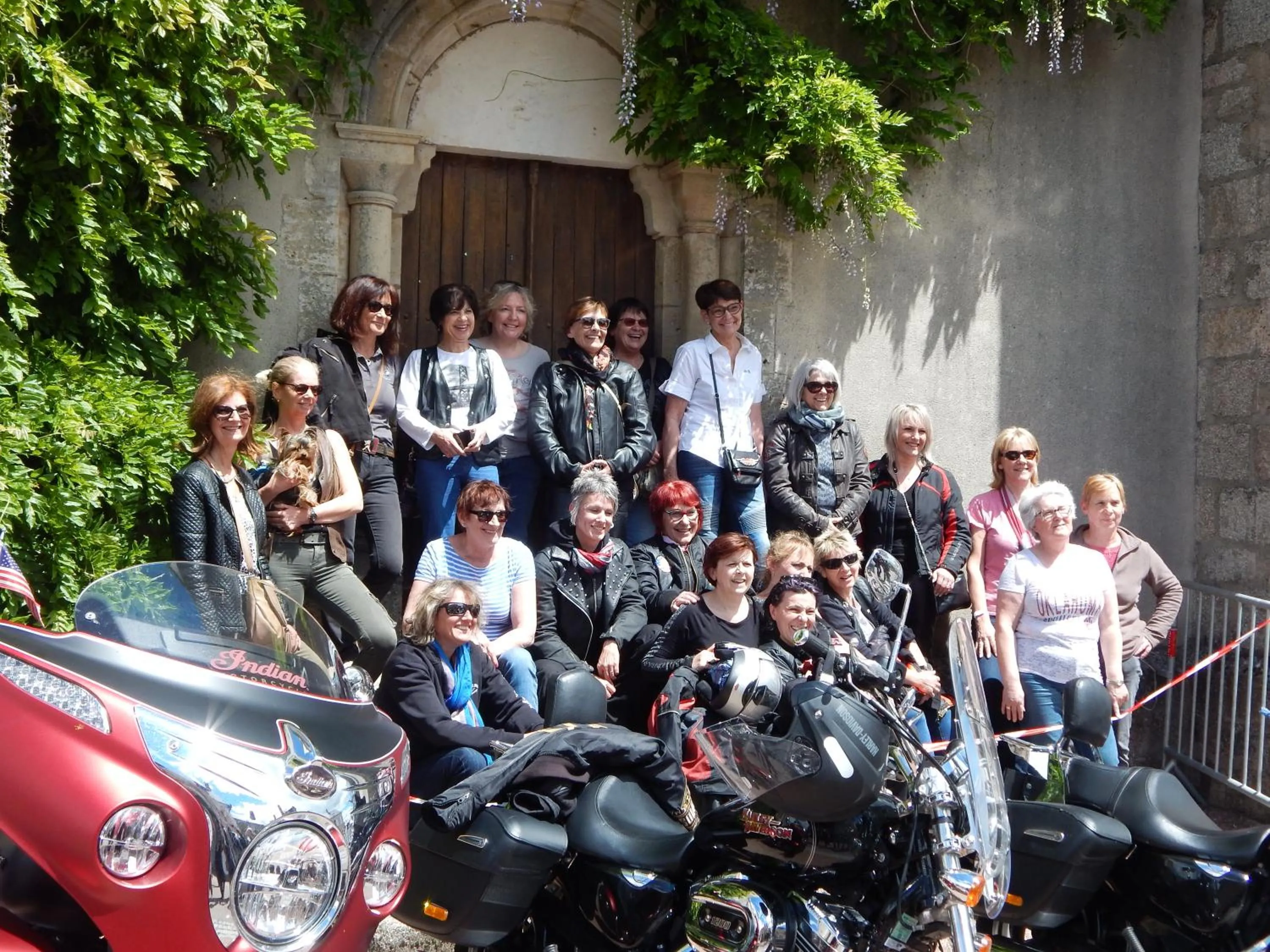 People in Le Lion D'or