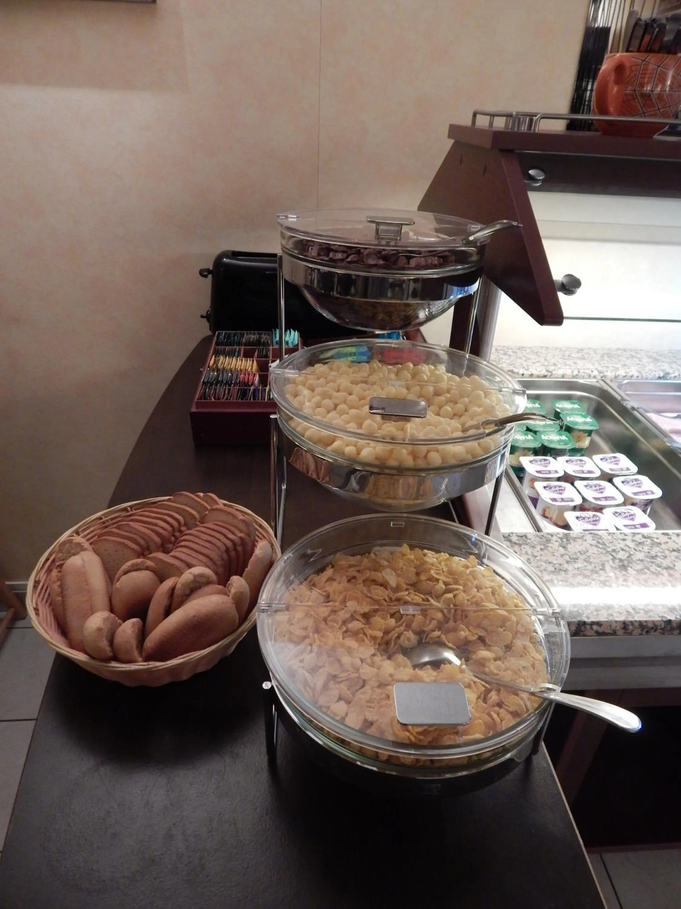 Buffet breakfast in Le Lion D'or