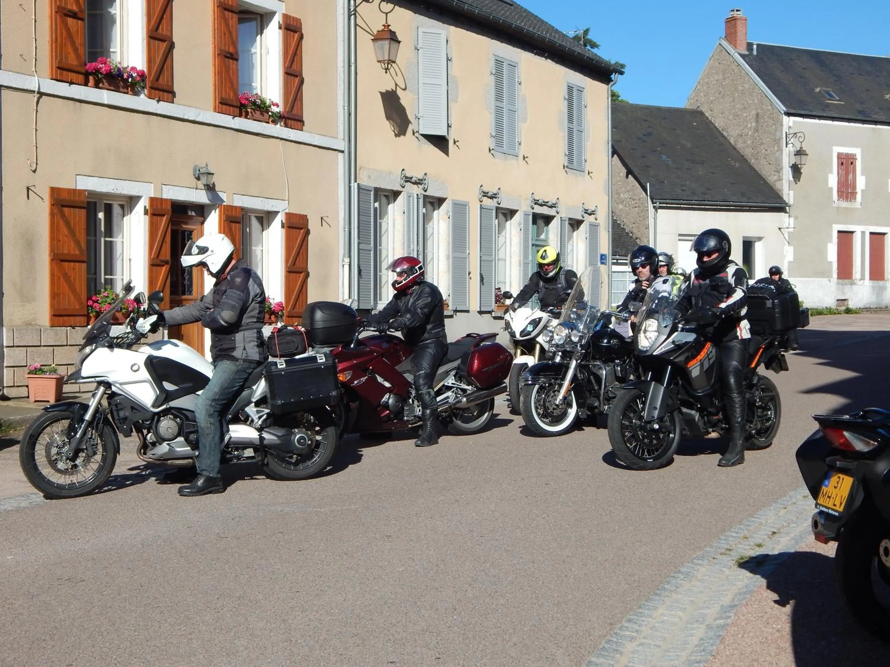 group of guests in Le Lion D'or