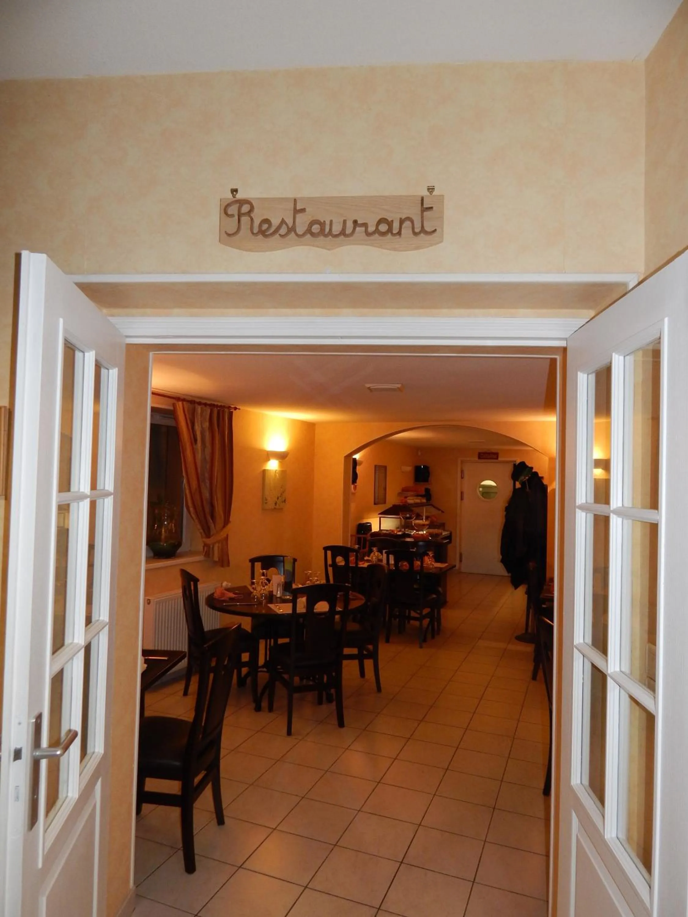 Restaurant/places to eat in Le Lion D'or