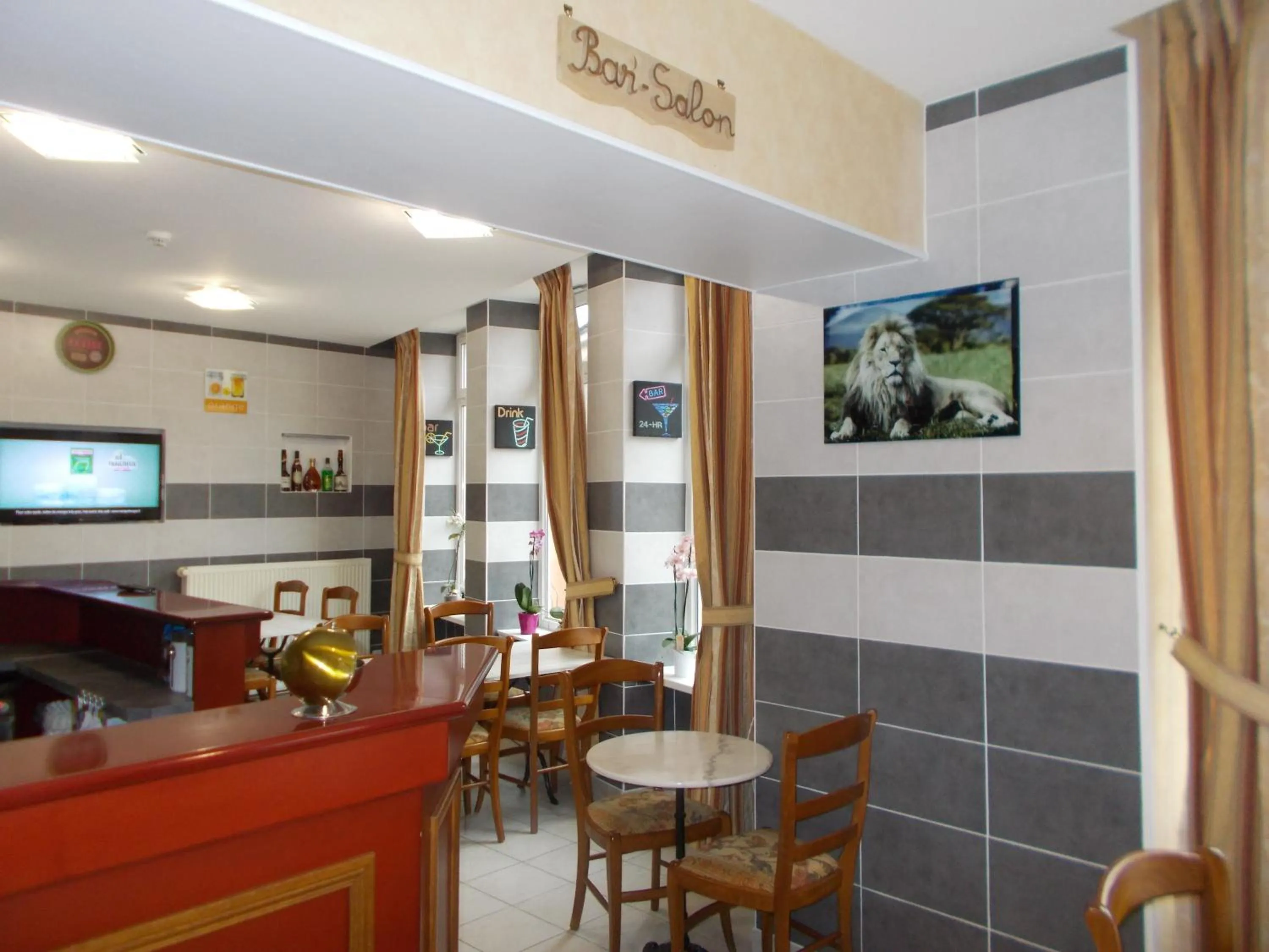 Lounge or bar in Le Lion D'or