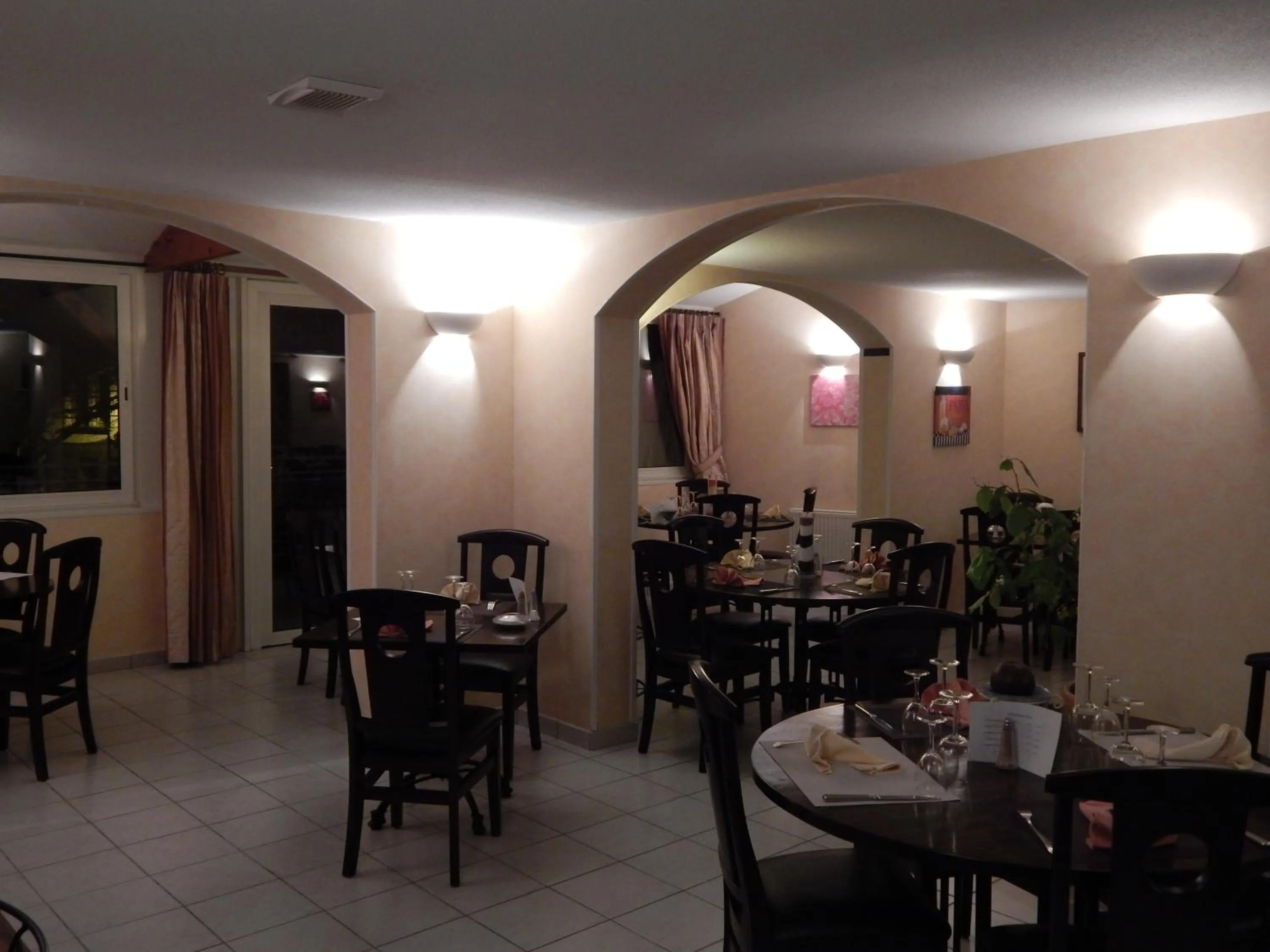 Restaurant/places to eat in Le Lion D'or