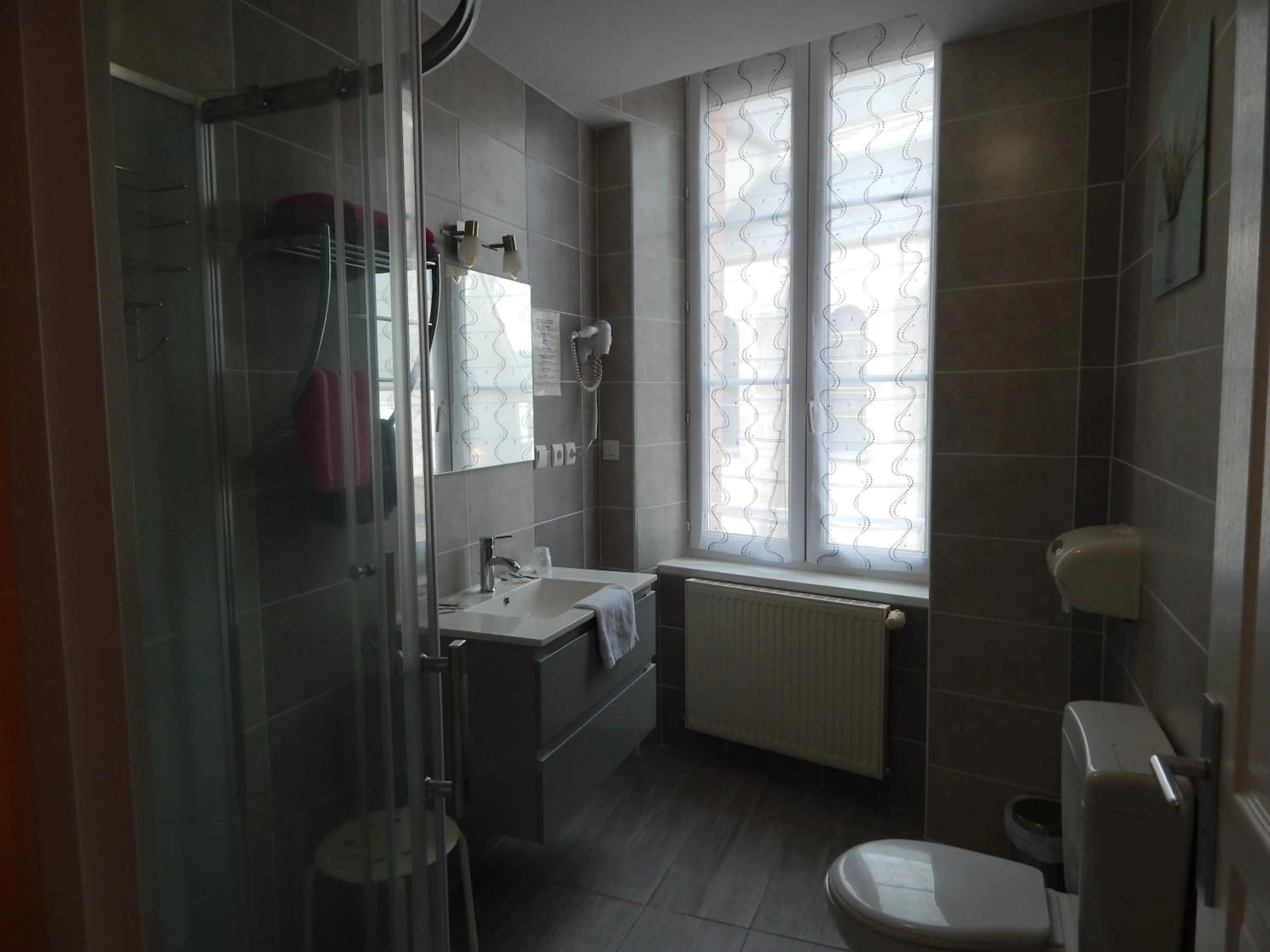 Shower in Le Lion D'or