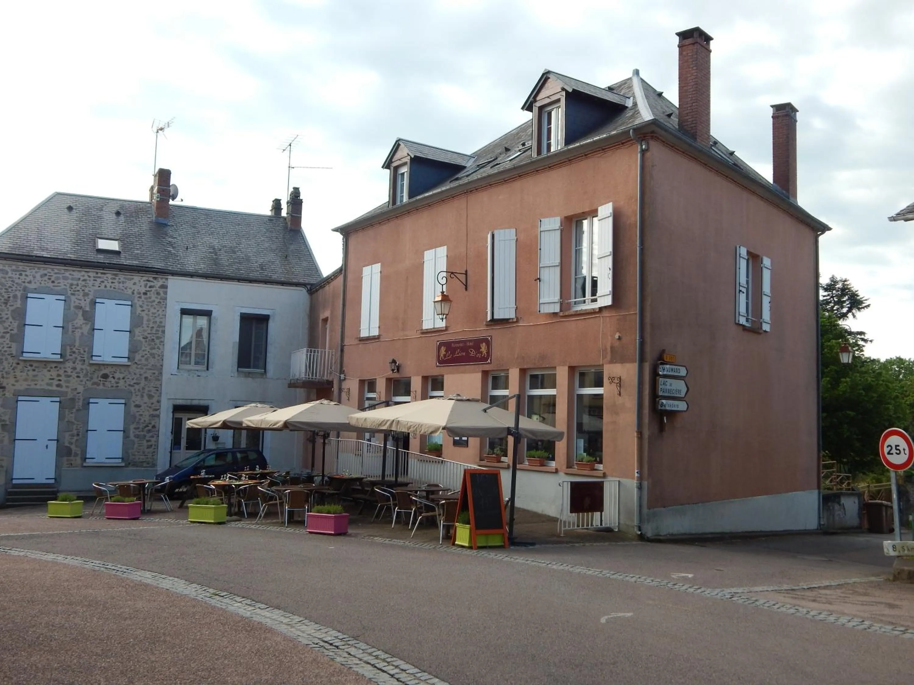 Property building in Le Lion D'or