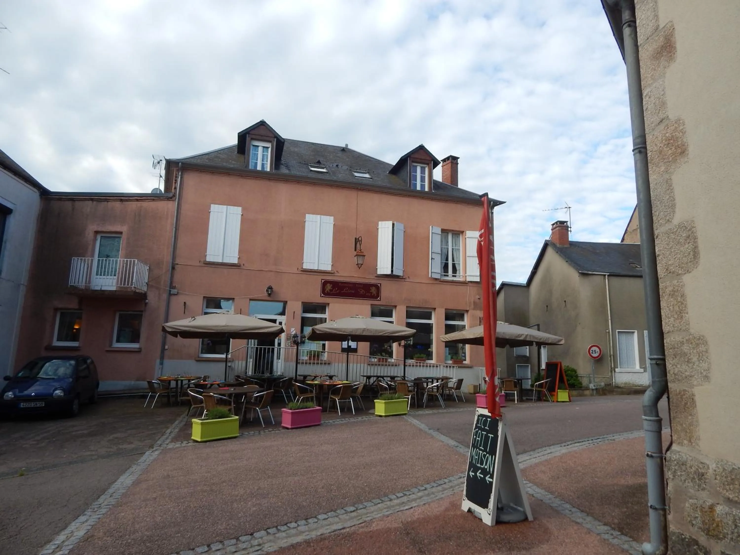 Property building in Le Lion D'or