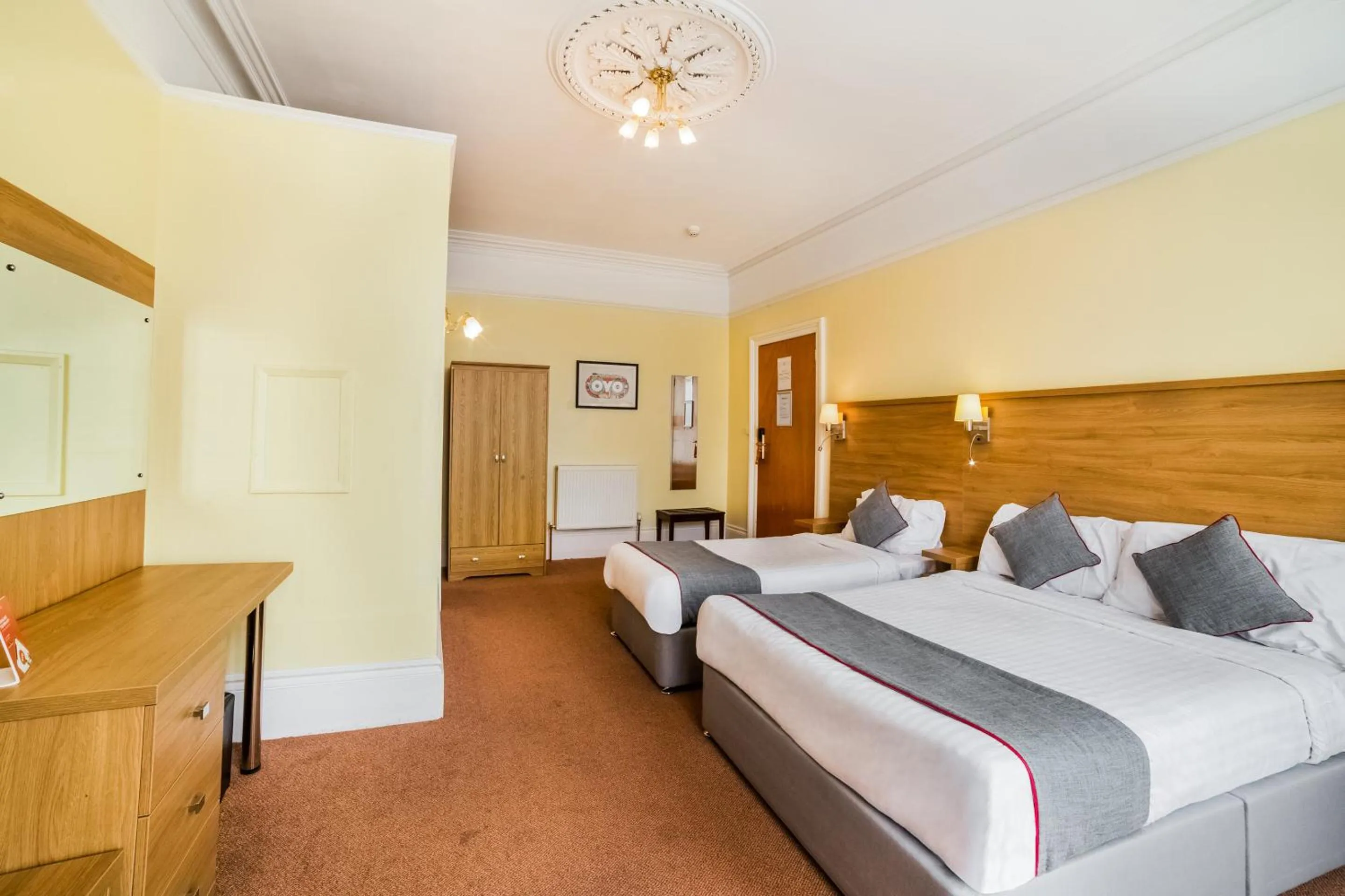 Bedroom, Bed in OYO Eagle House Hotel, St Leonards Hastings