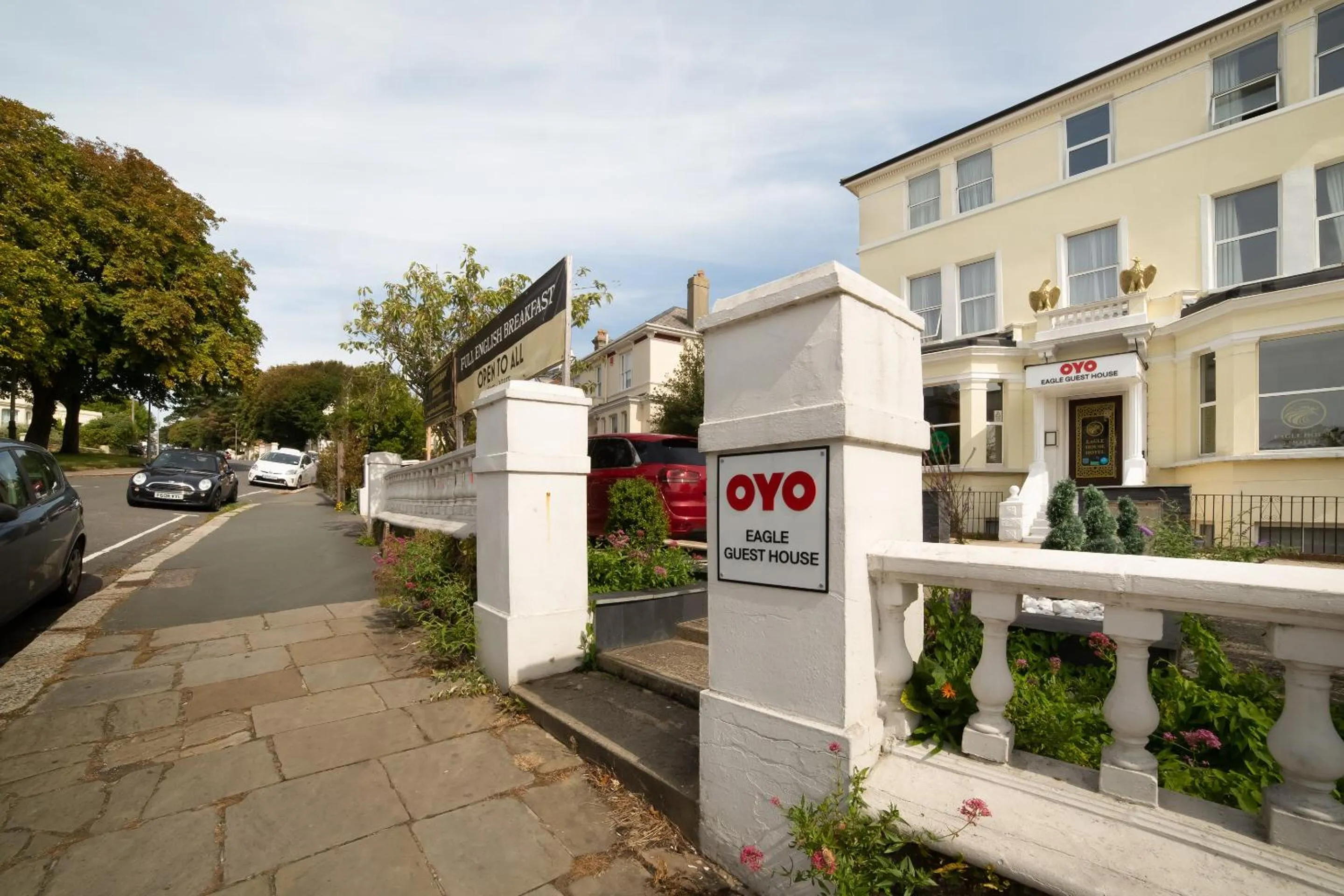Facade/entrance in OYO Eagle House Hotel, St Leonards Hastings