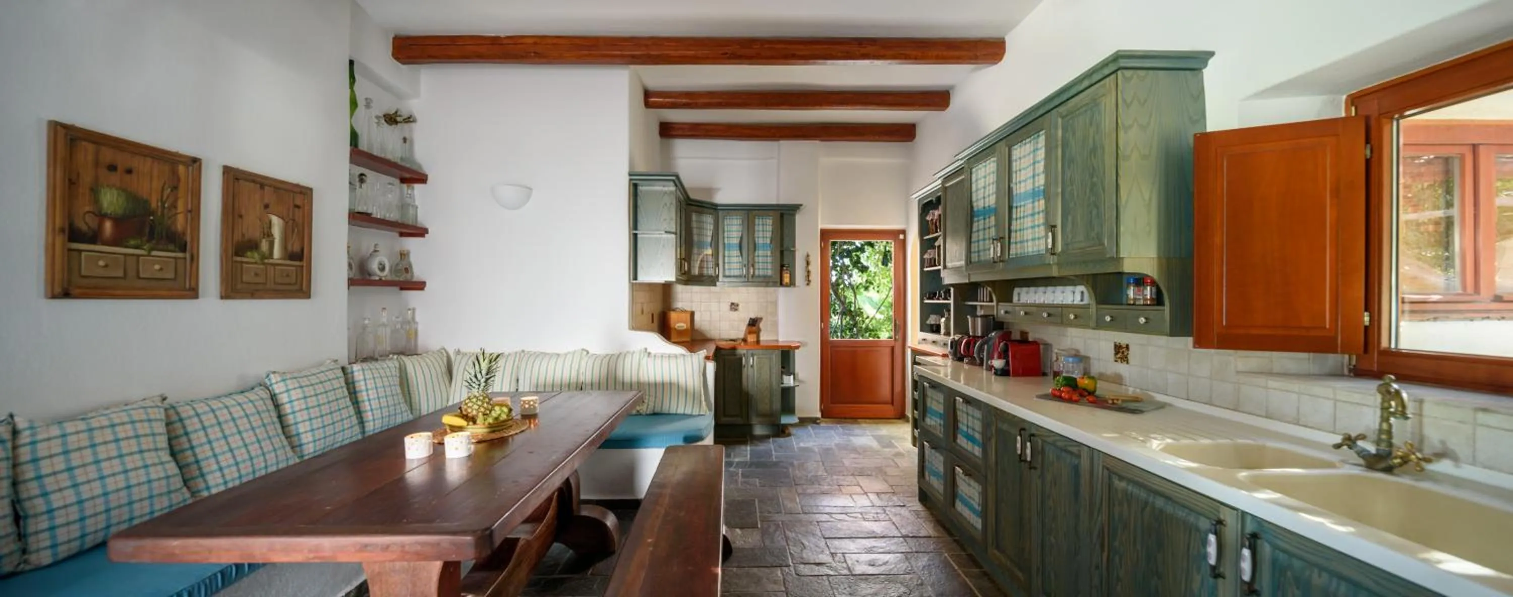Dining area in Aquaria Villa