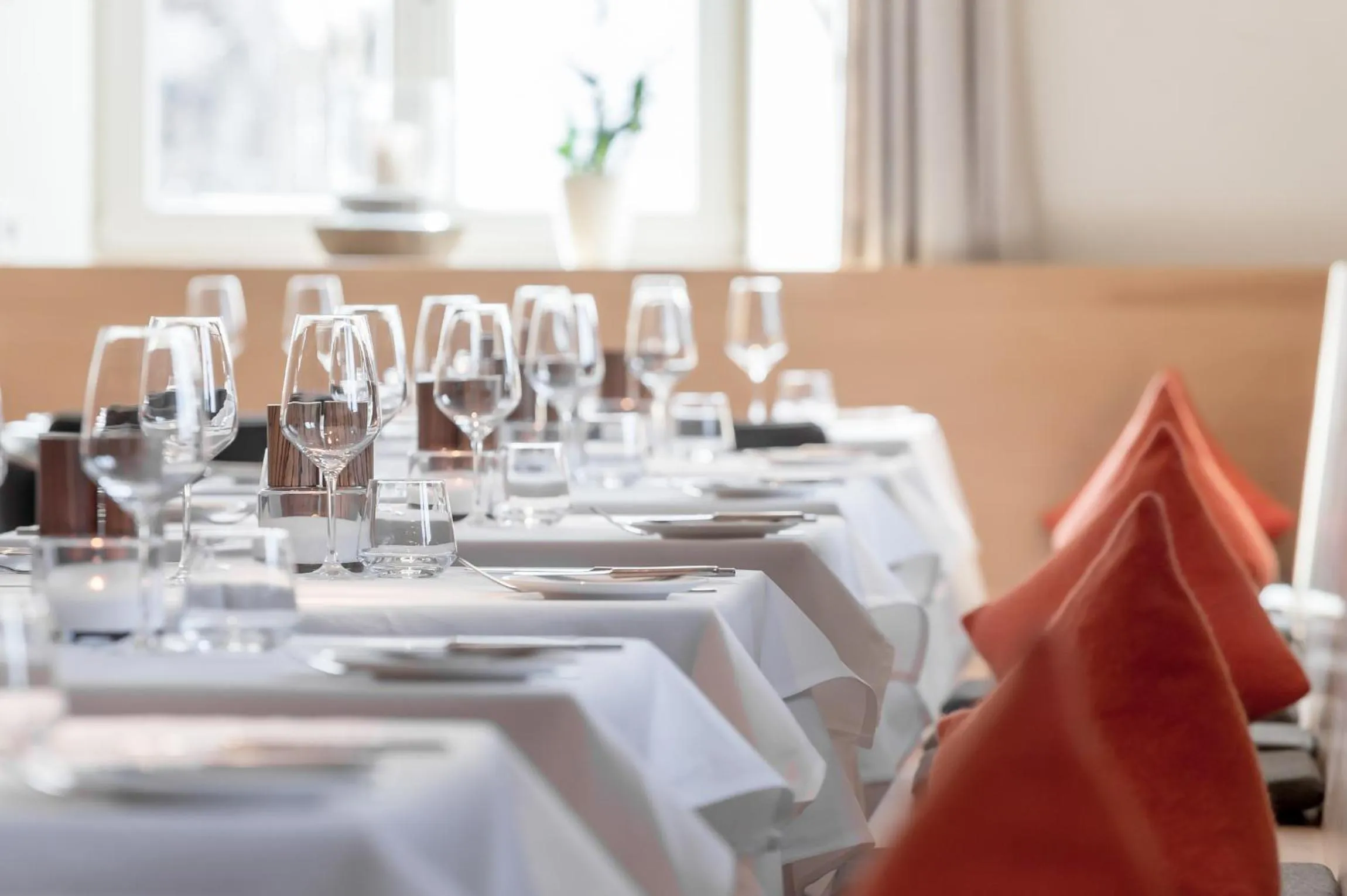 Restaurant/places to eat in Alpenhotel Krone