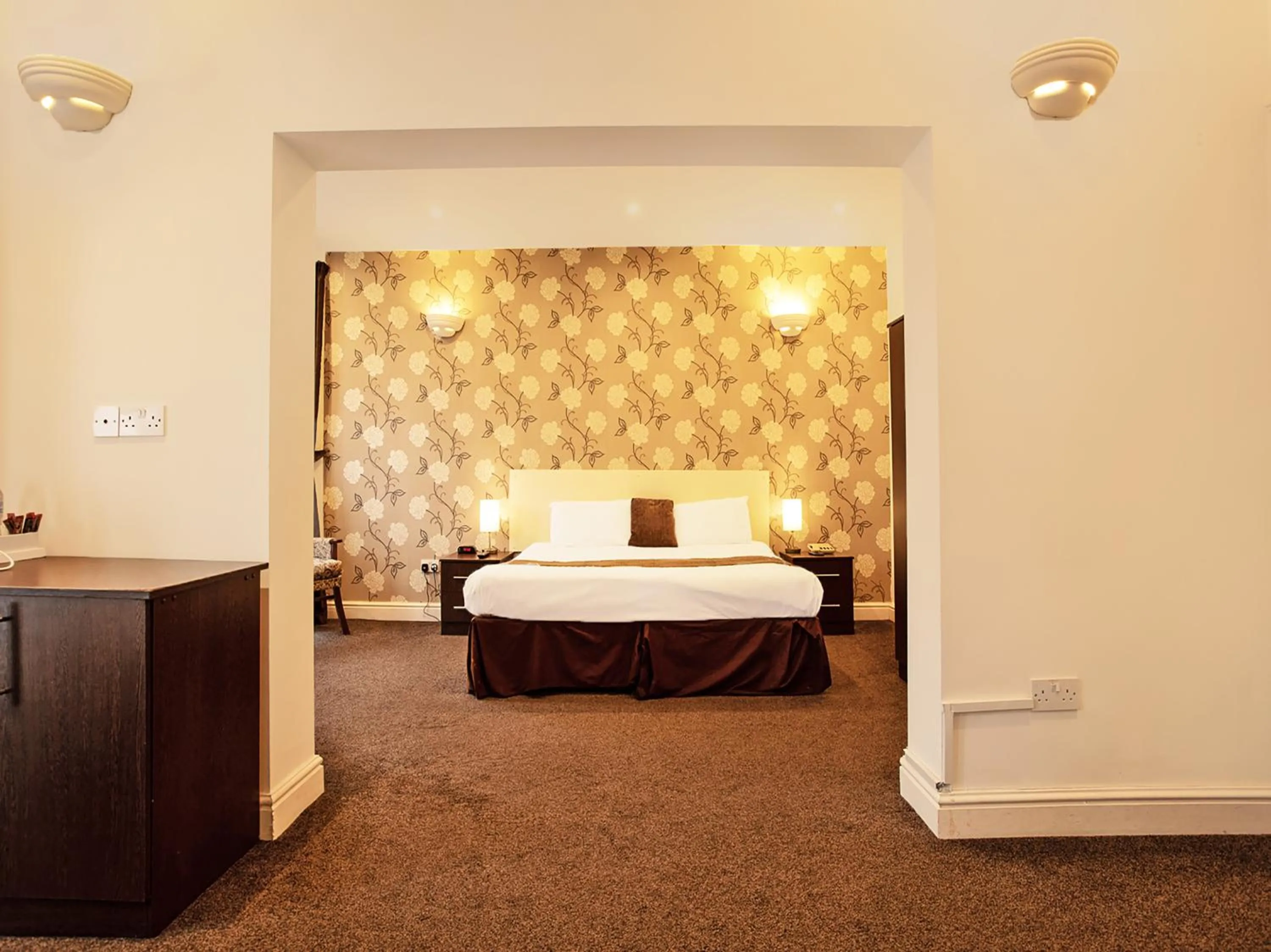 Bedroom, Bed in The Waverley Hotel