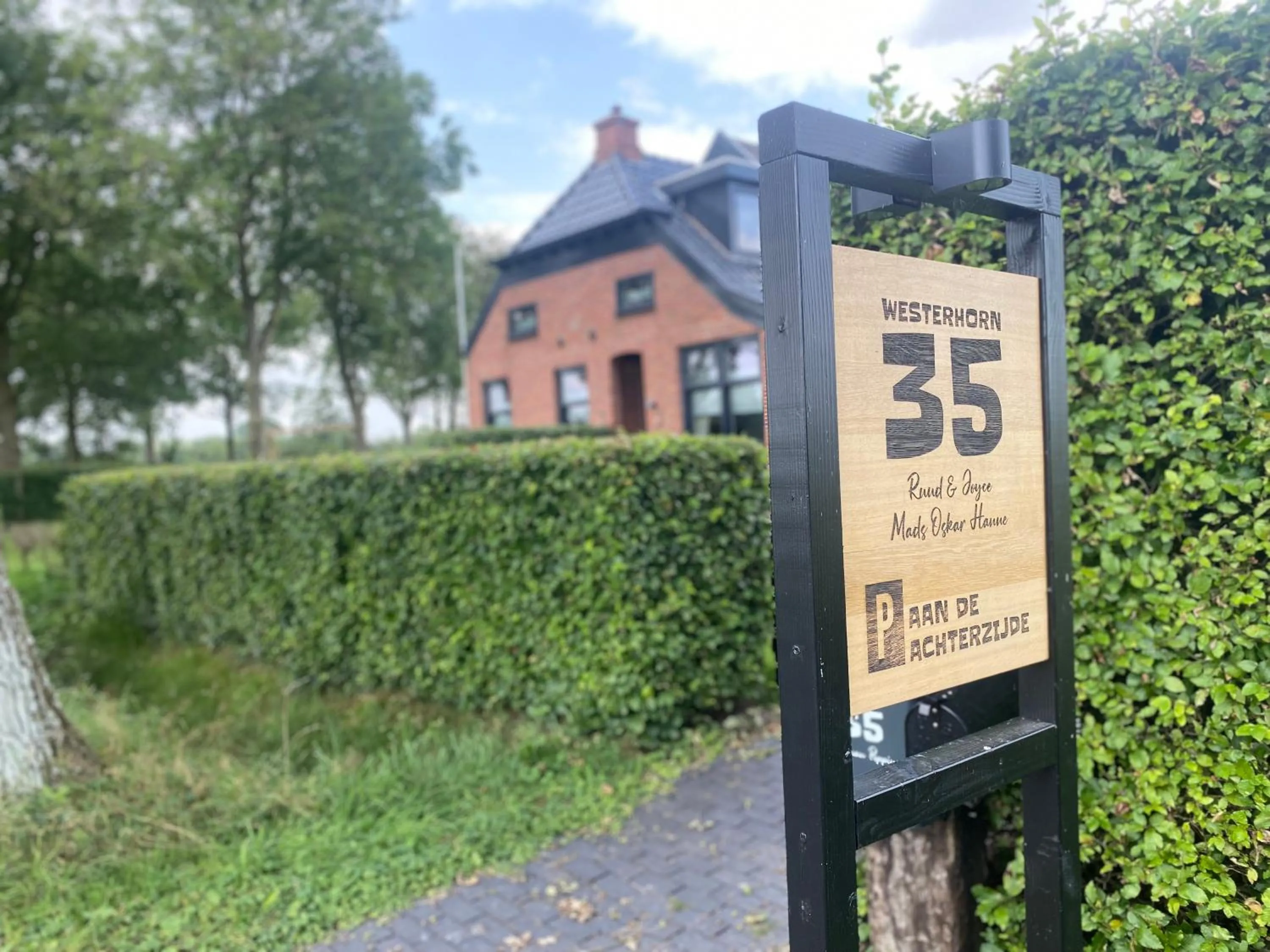 Property logo or sign in Kindvriendelijk appartement de Hooge Stukken onder de rook van Groningen