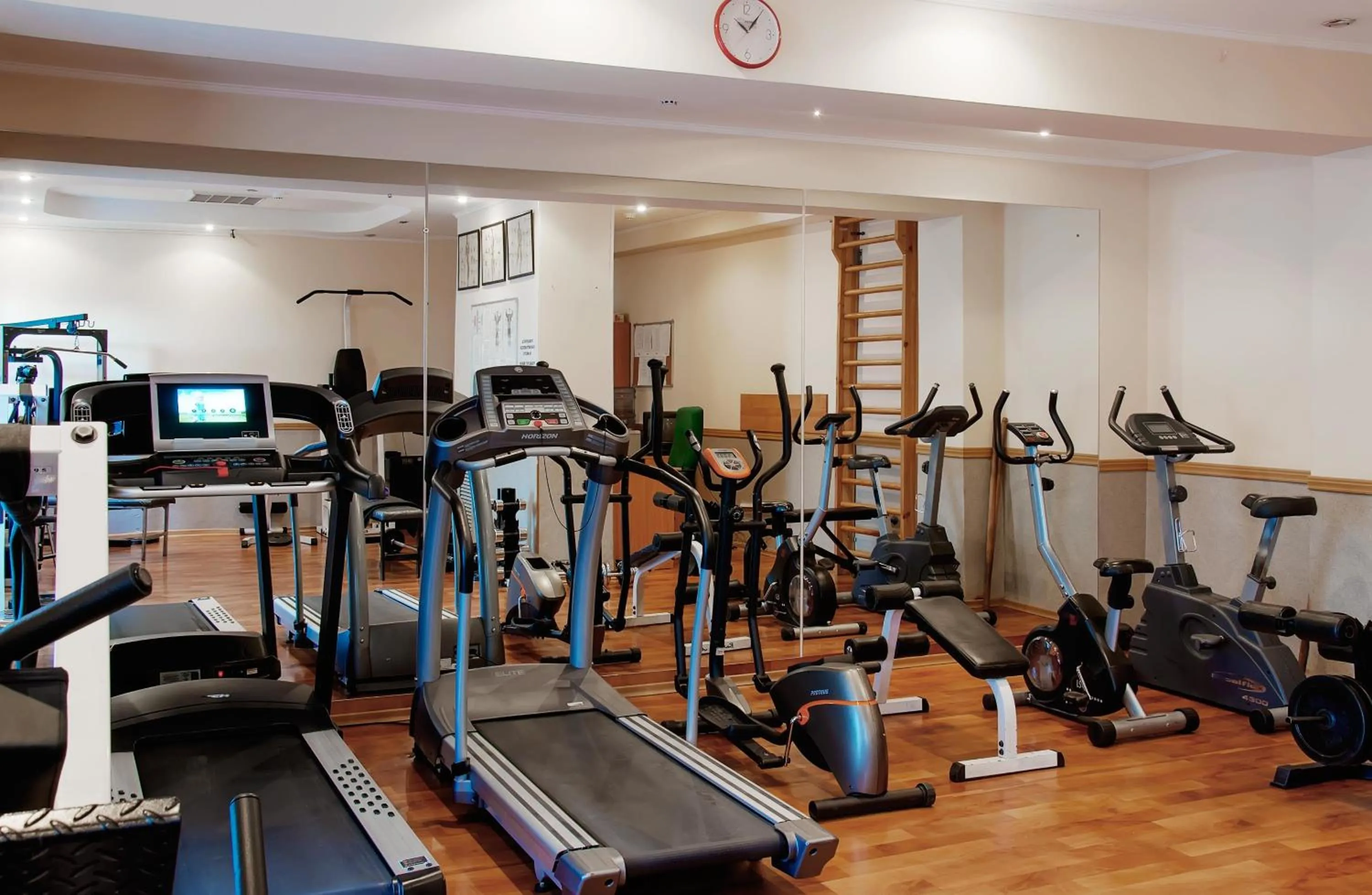 Fitness centre/facilities in Astana International Hotel