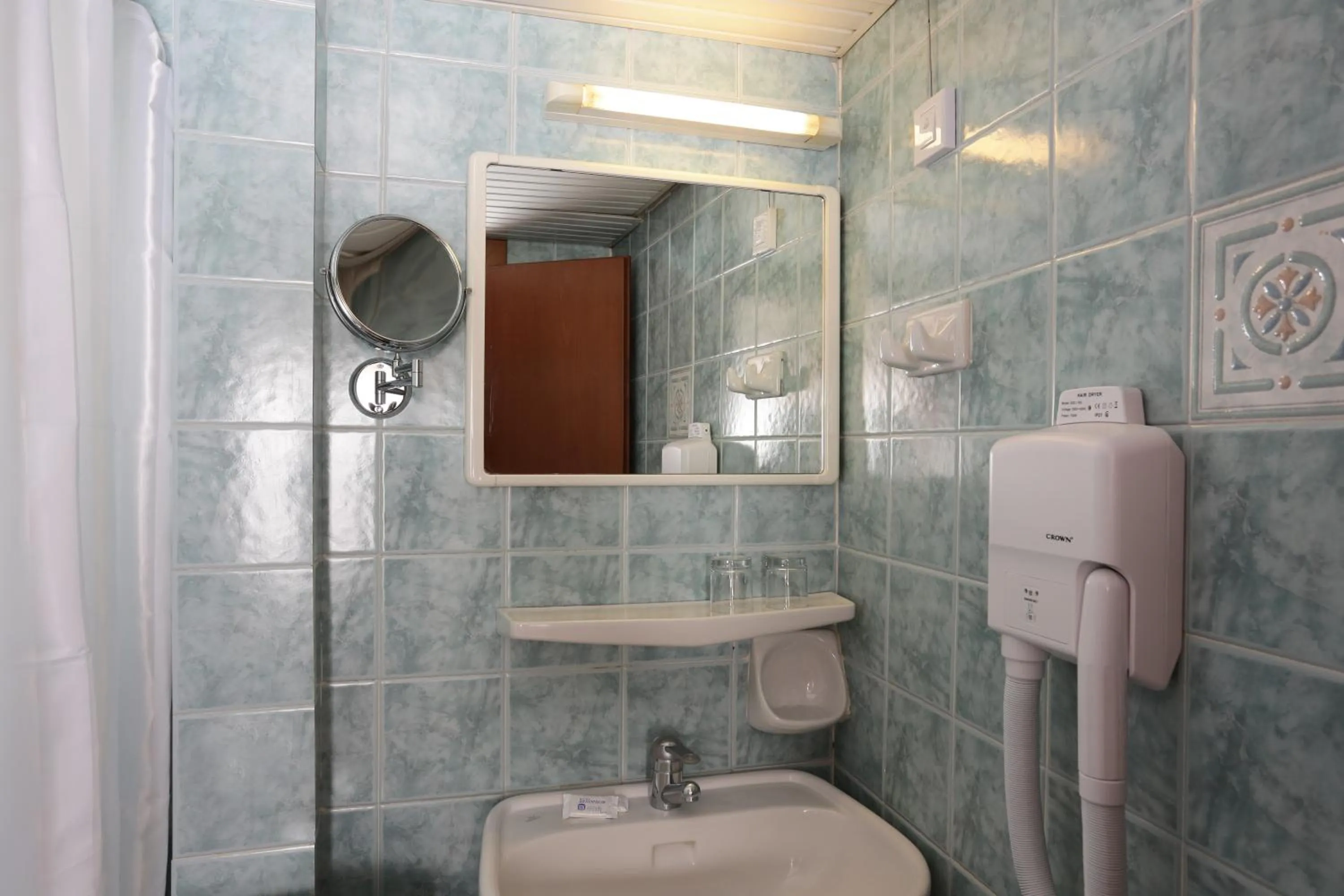 Bathroom in Xenophon Hotel