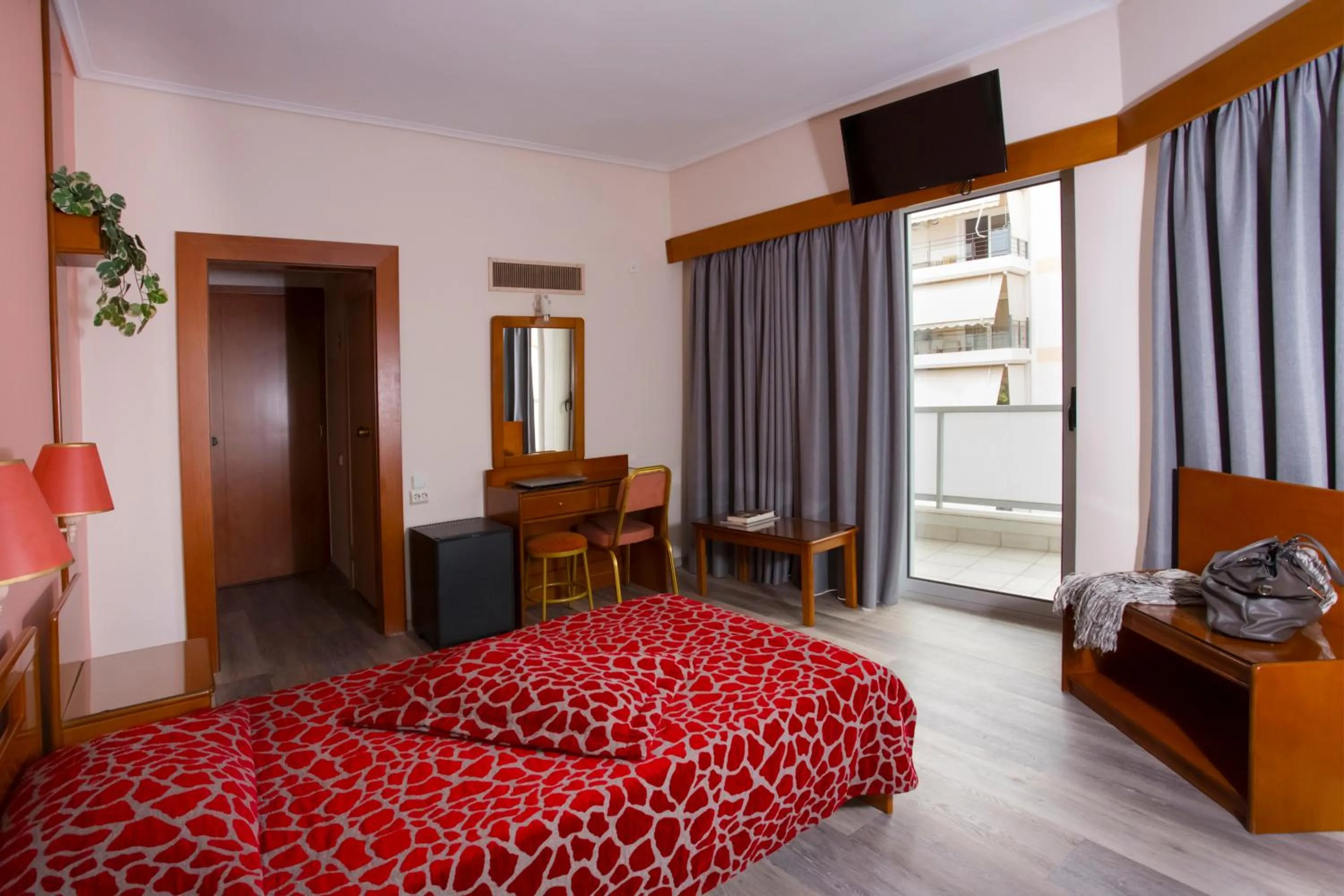 Bedroom, Bed in Xenophon Hotel