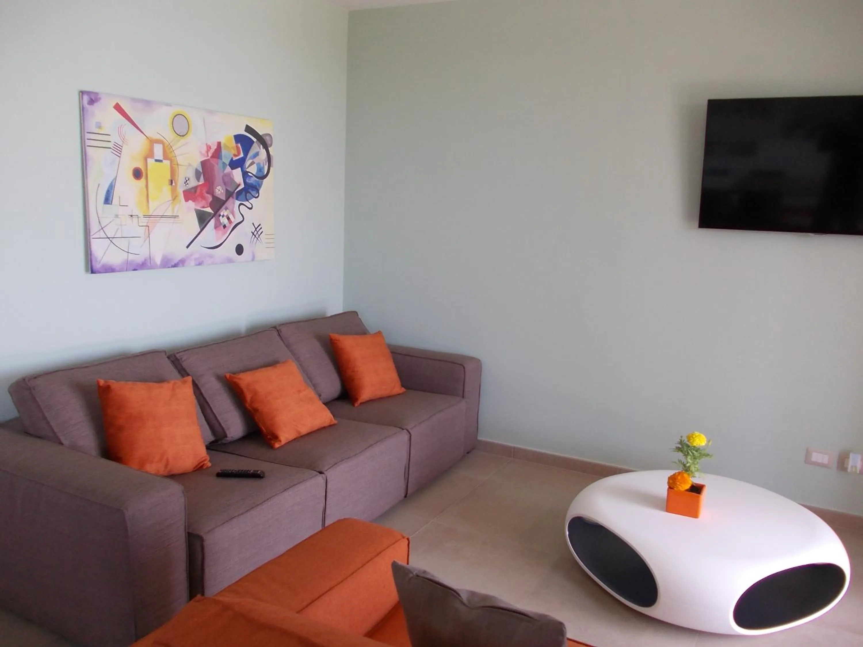 Communal lounge/ TV room in VILLA LAURO LUXURY B&B