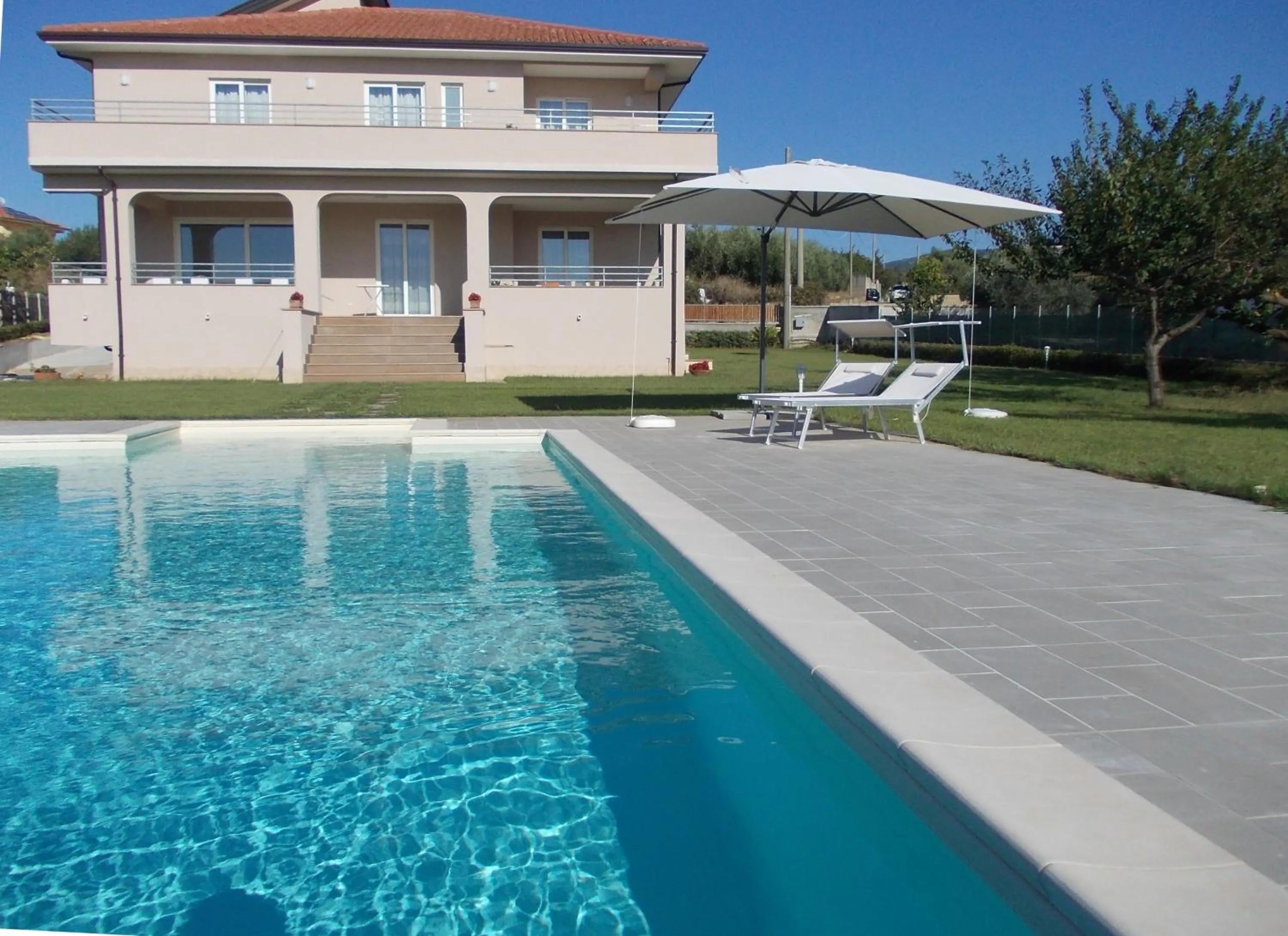Swimming pool in VILLA LAURO LUXURY B&B