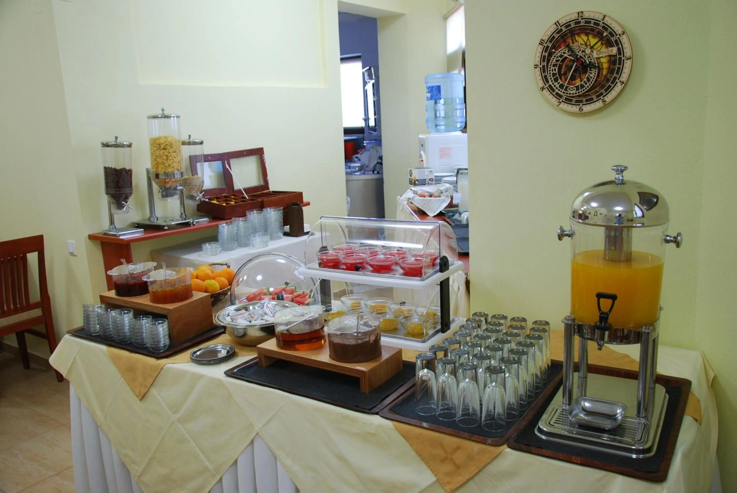 Restaurant/places to eat in Denise Hotel