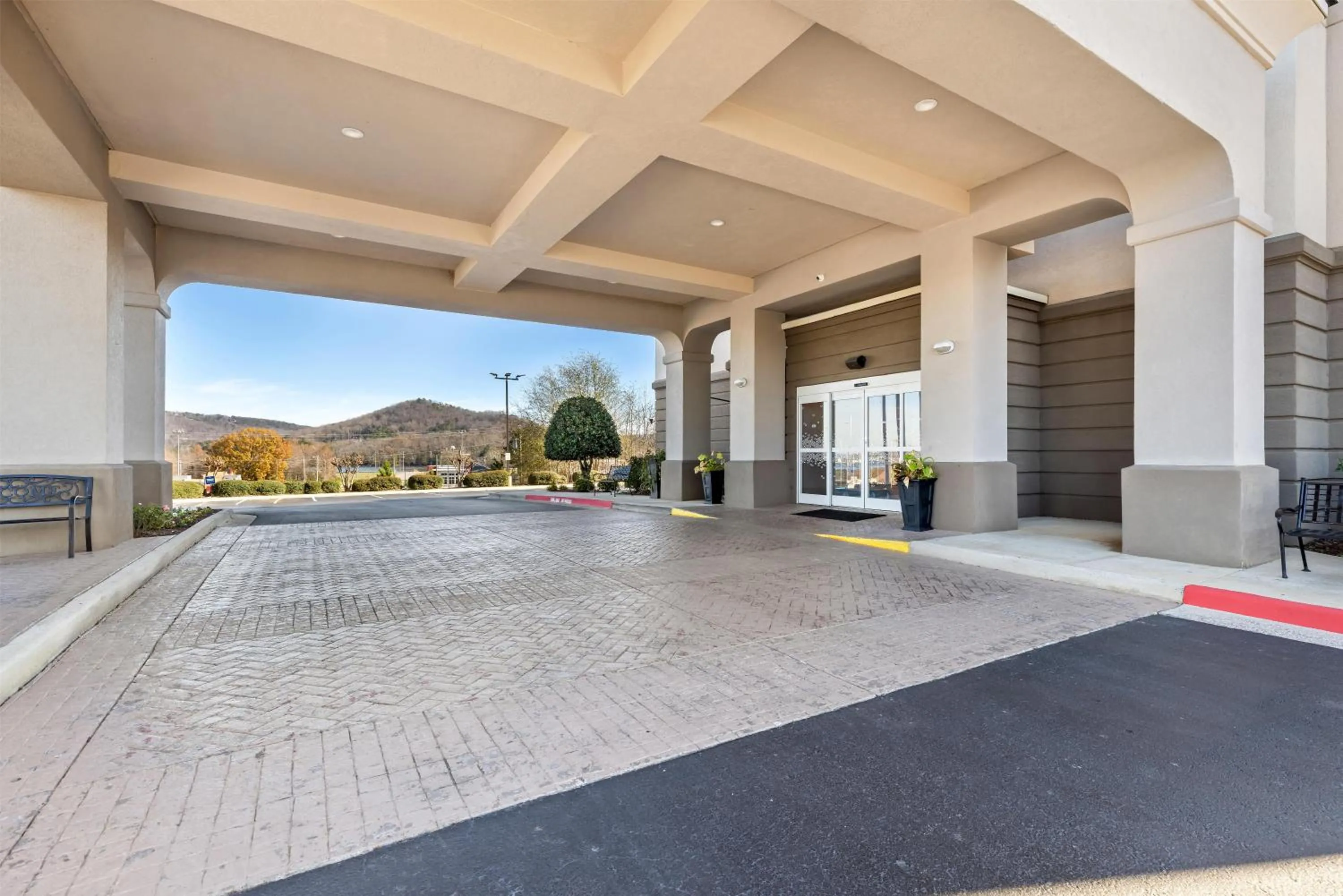 Property building in Hampton Inn Guntersville