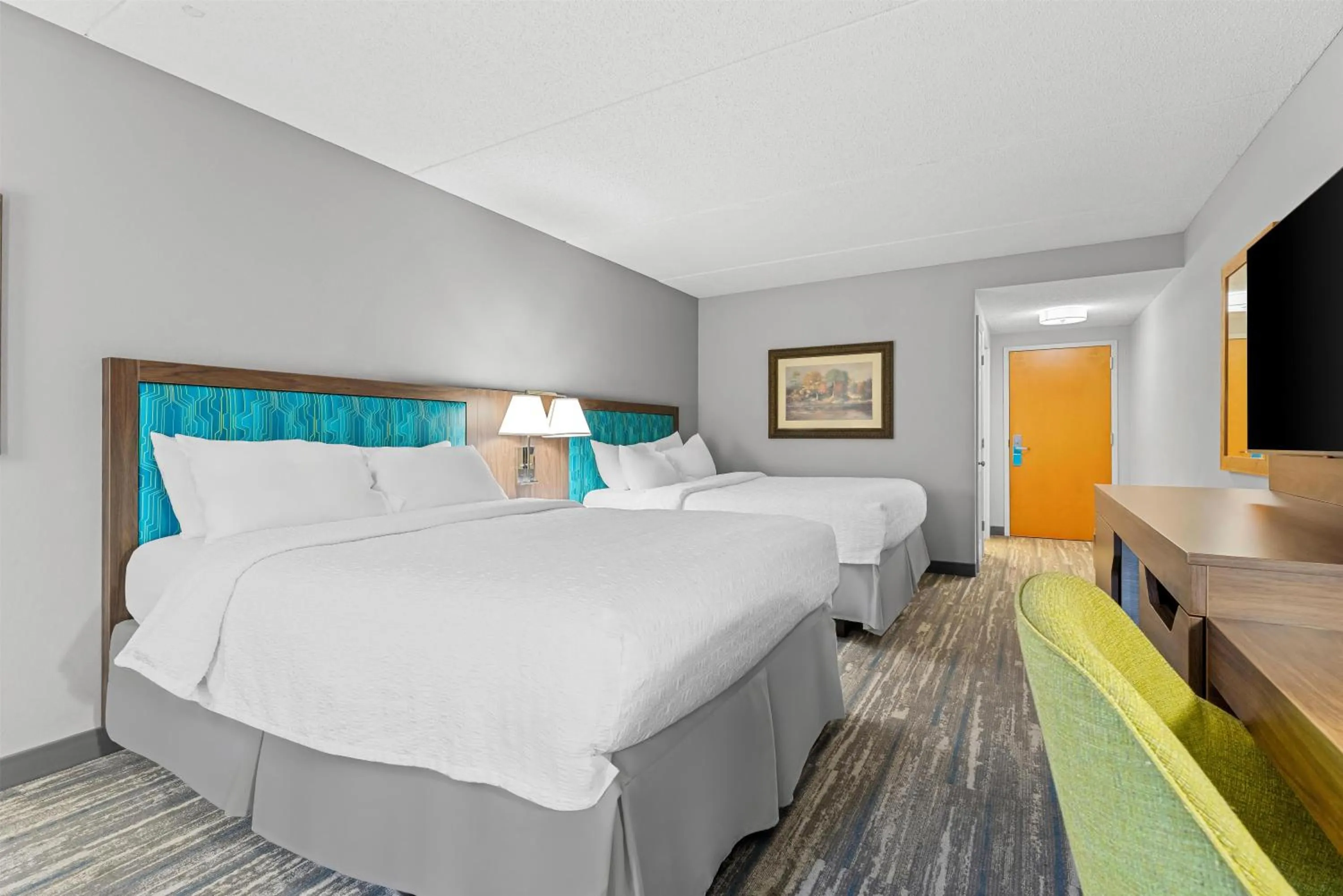 Bed in Hampton Inn Guntersville