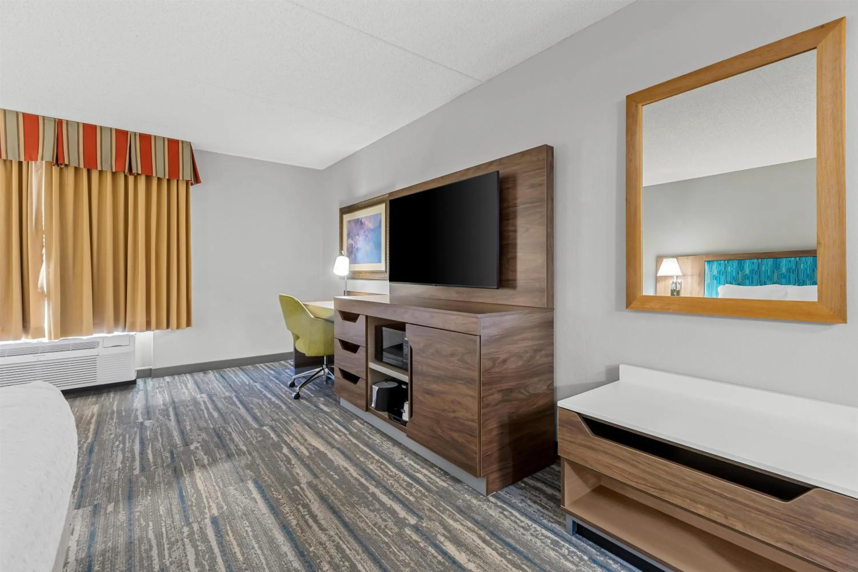 Bedroom, Bed in Hampton Inn Guntersville