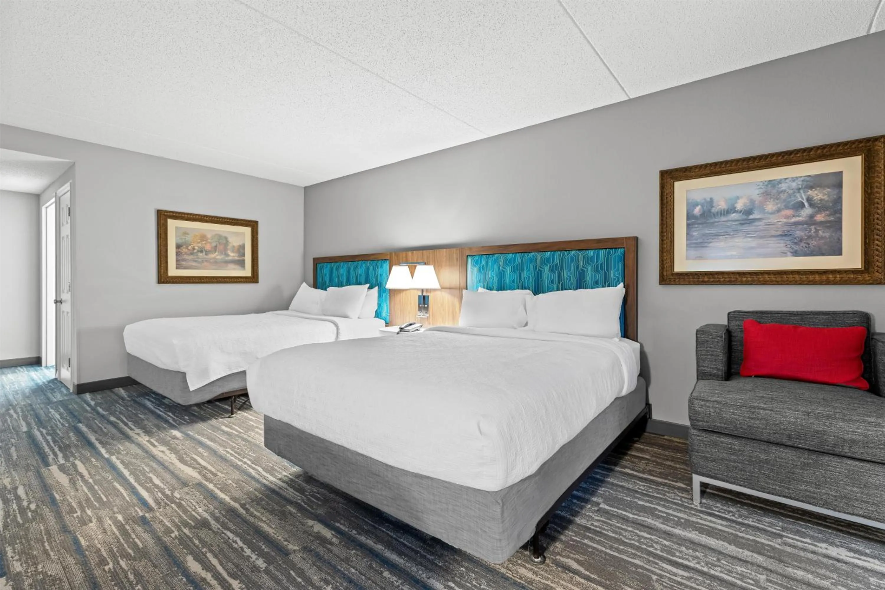 Bed in Hampton Inn Guntersville