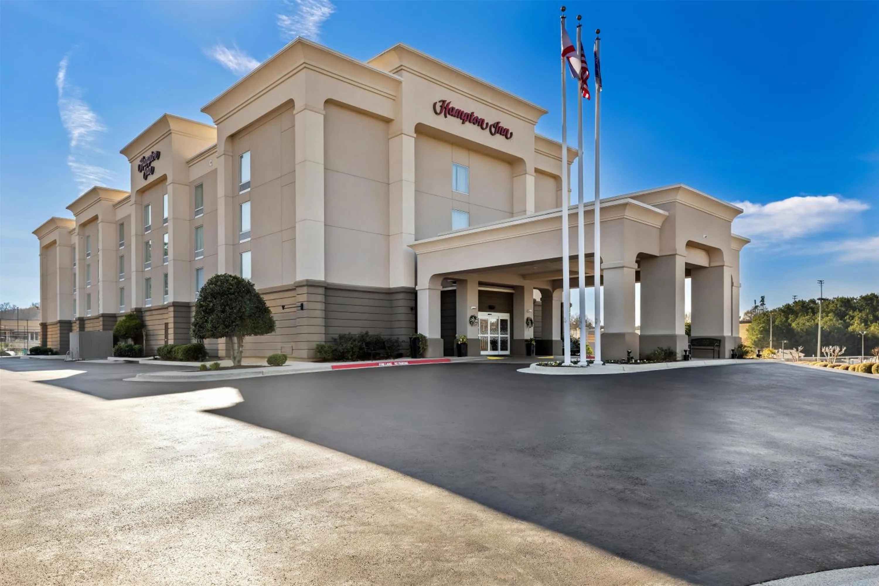 Property building in Hampton Inn Guntersville