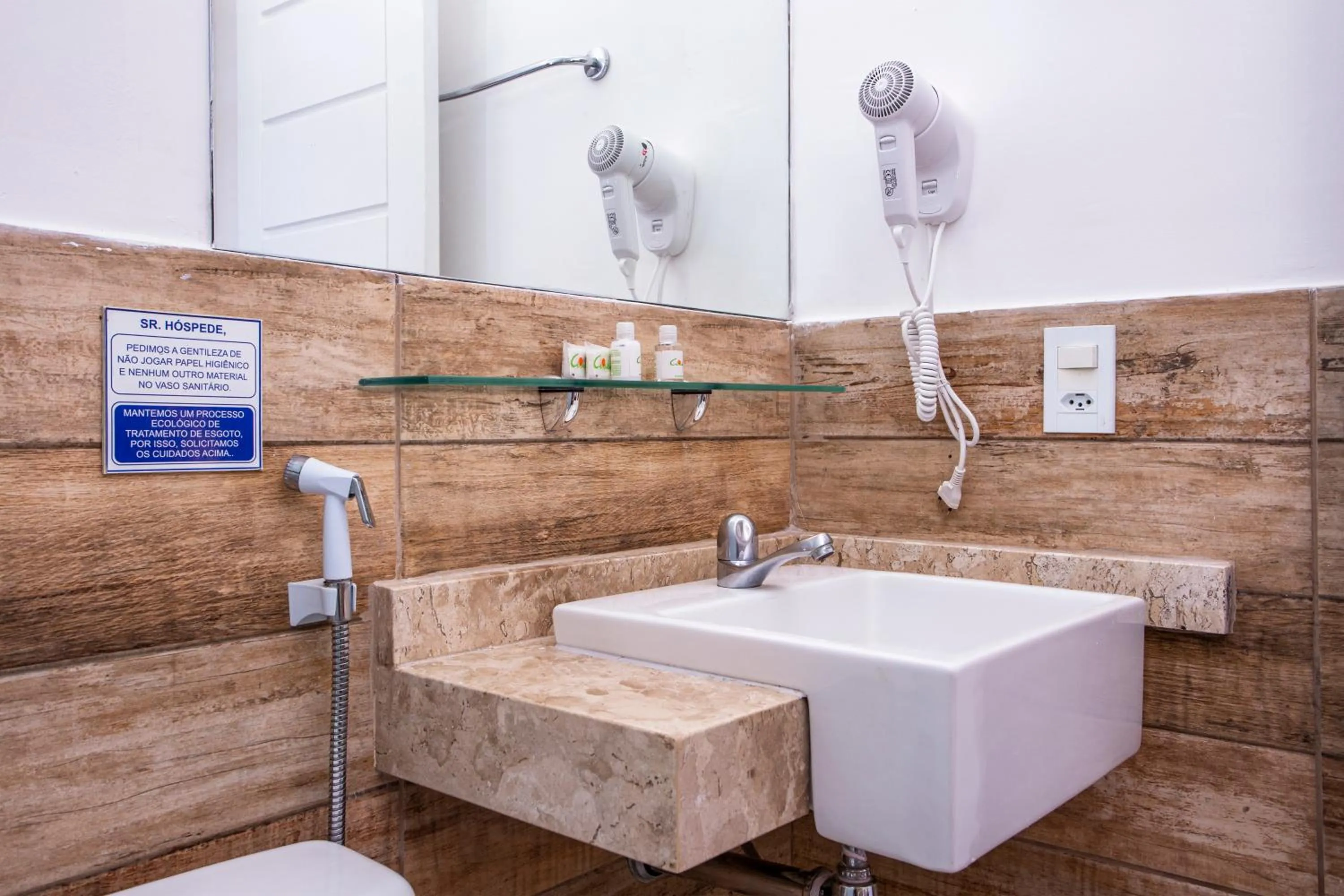Bathroom in Ciribaí Praia Hotel