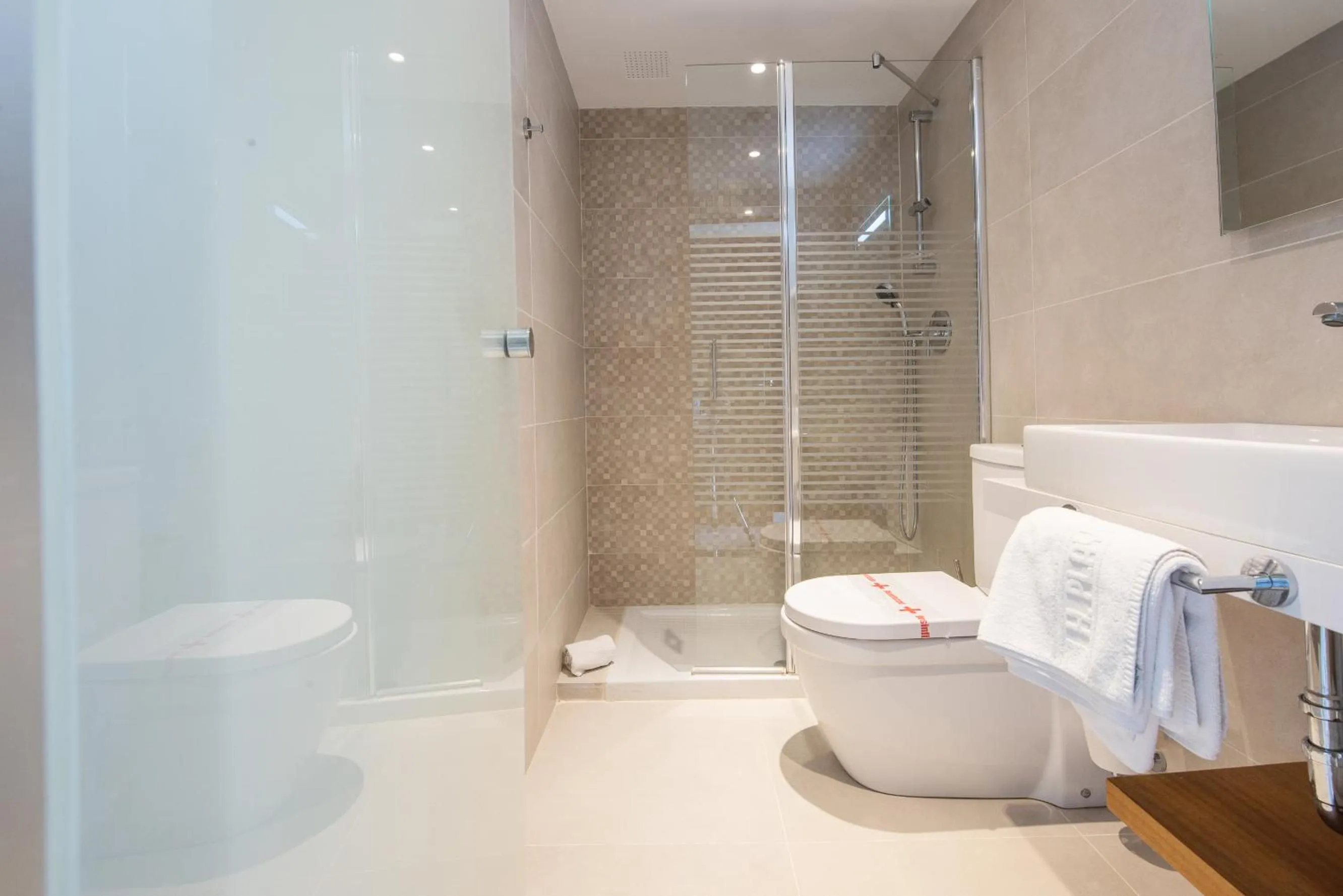 Bathroom in Hotel Playa Mondrago