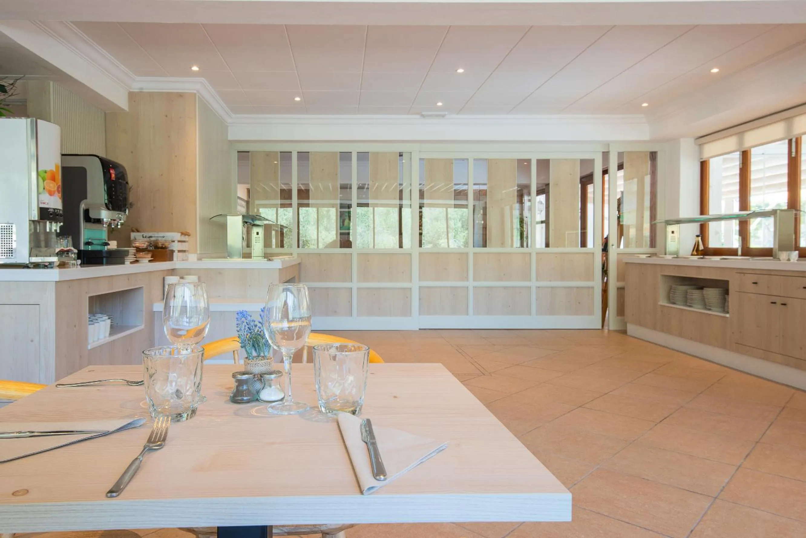 Restaurant/places to eat in Hotel Playa Mondrago